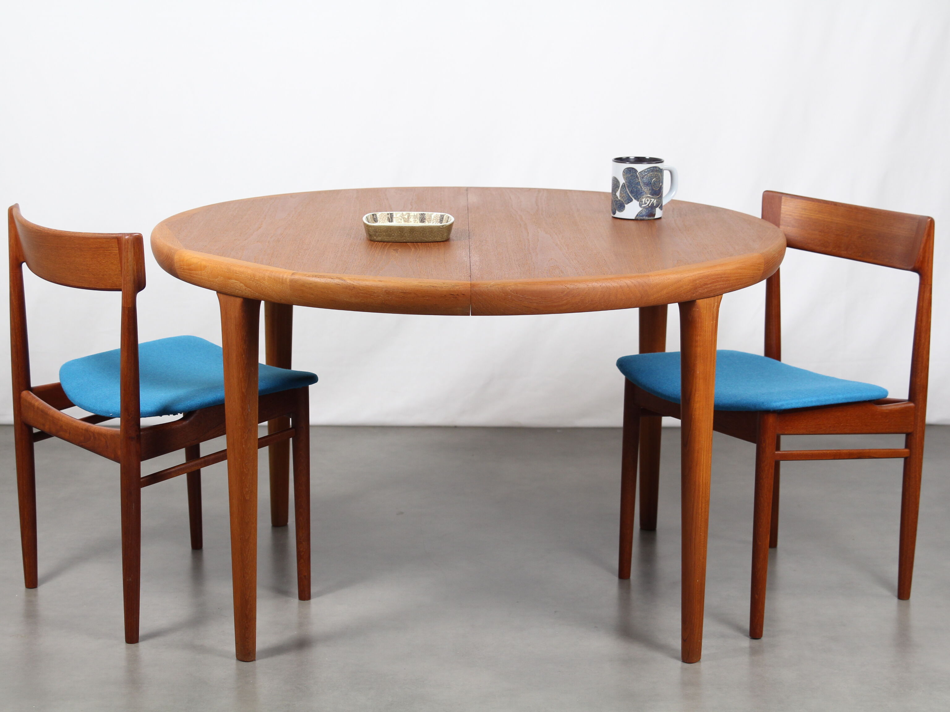 Table round Scandinavian teak