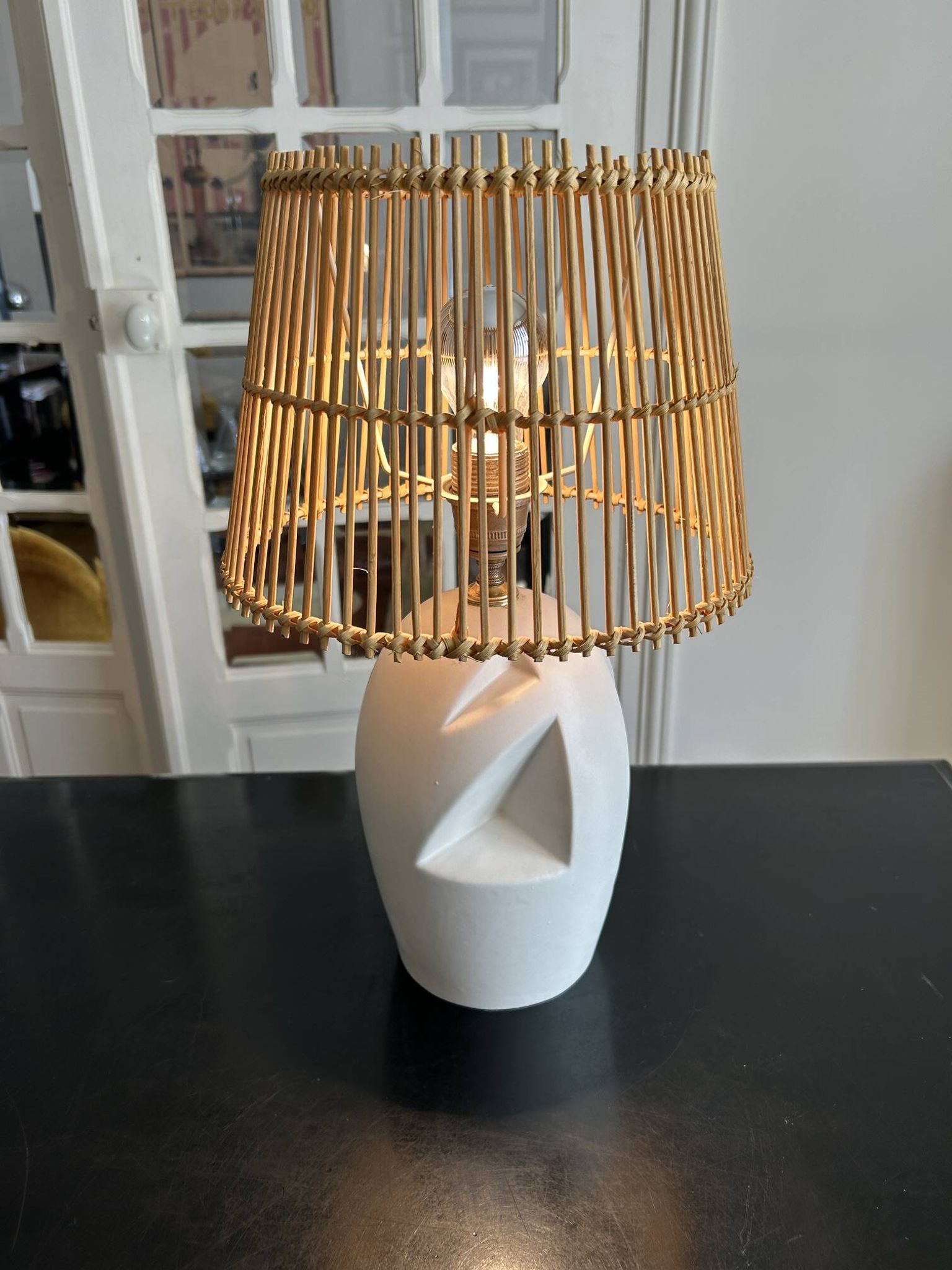 Lampe vintage en céramique ajourée