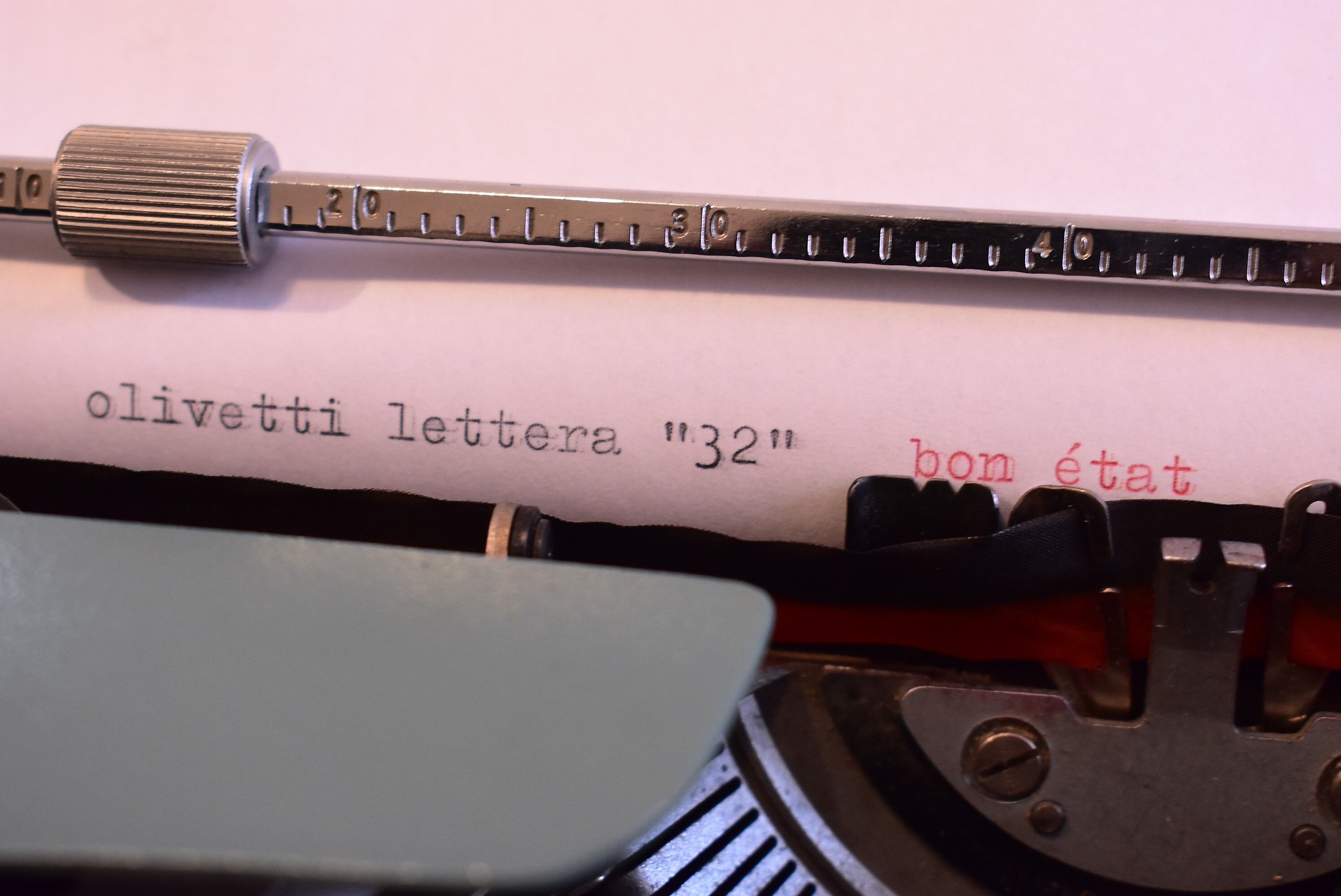 OLIVETTI LETTERA 32 typewriter with case