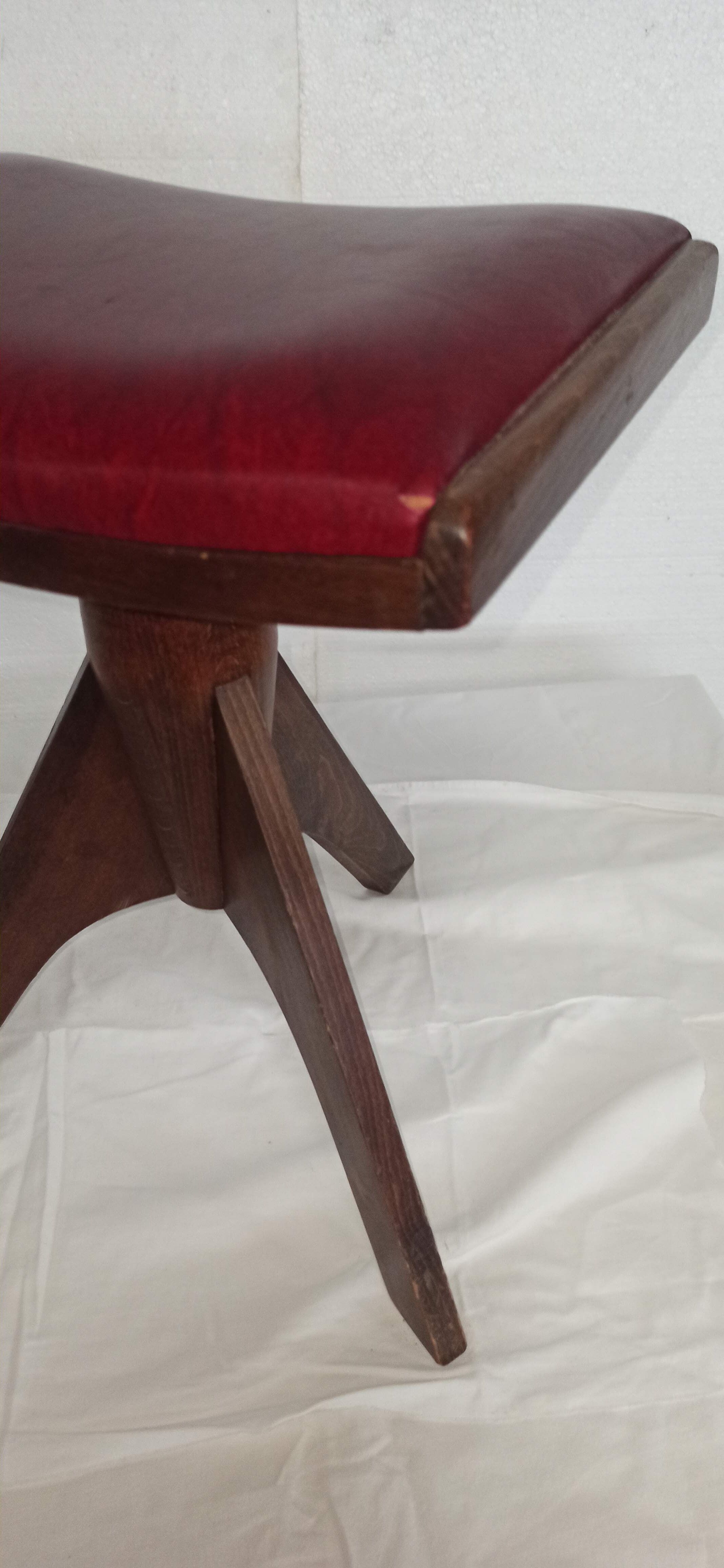 Reiner modell piano stool tripod