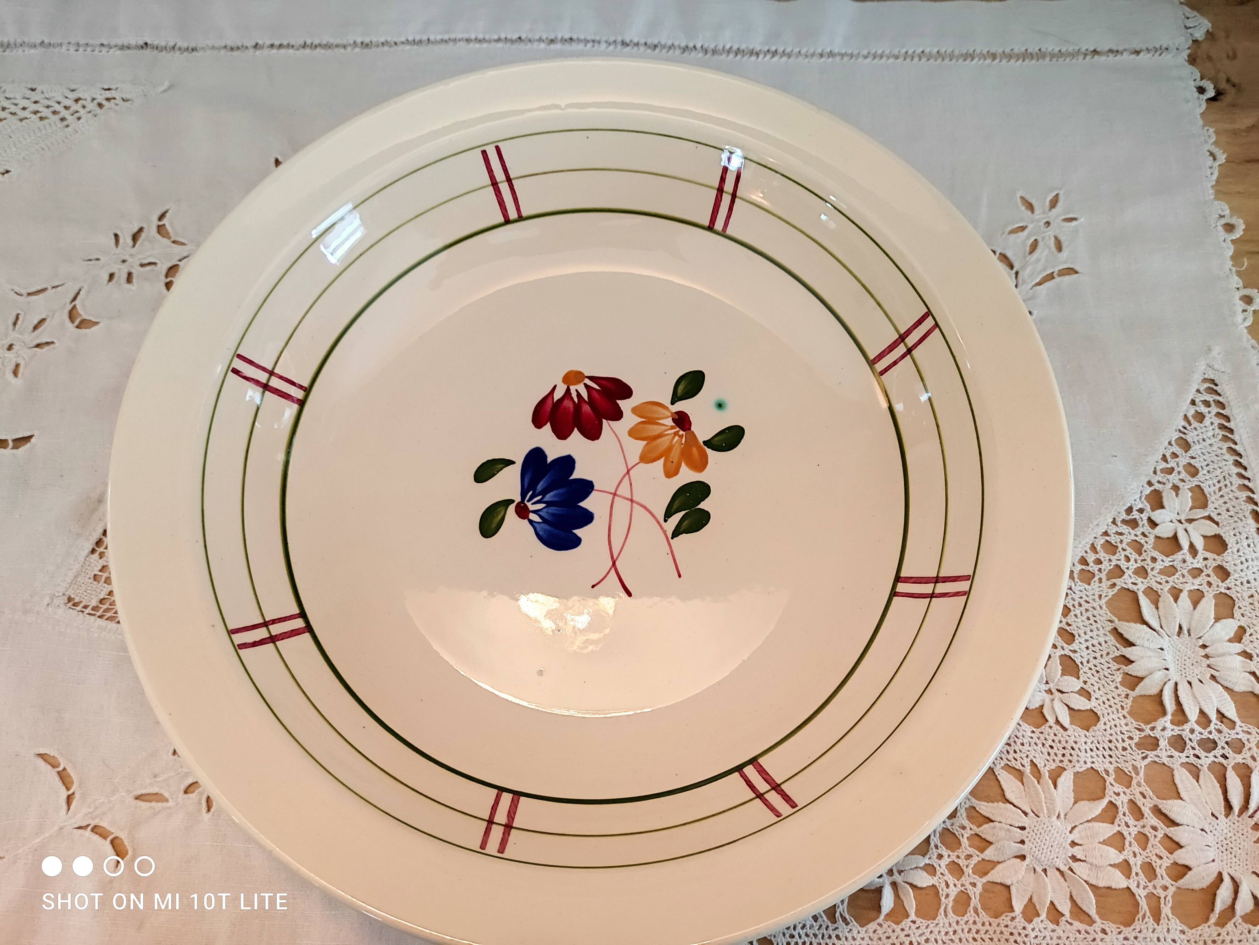 Hollow round dish K&G Lunéville France Micheline model