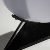 Lampe de table postmoderne en forme de losange avec rayures bleues abstraites sur verre de Murano givré