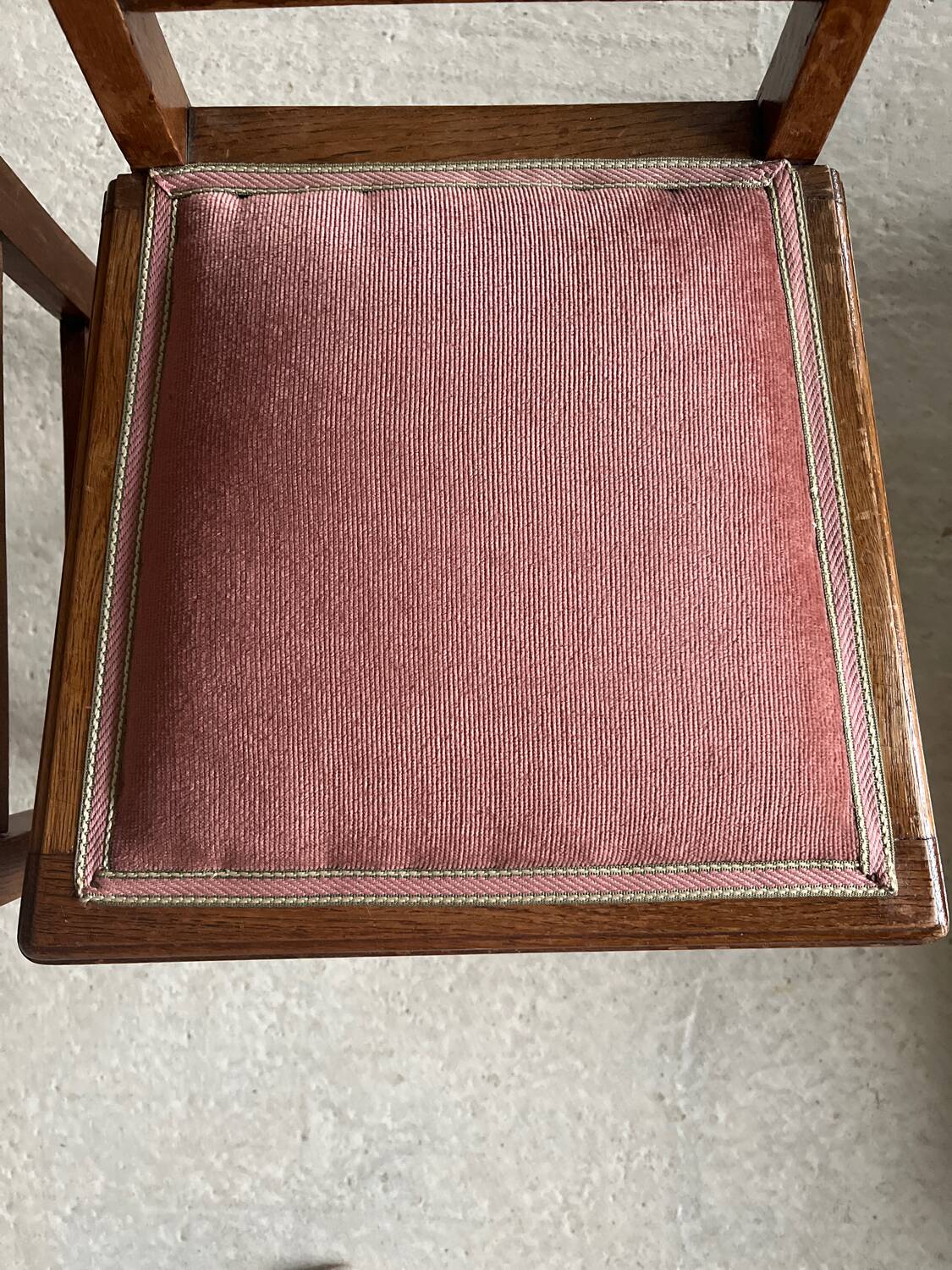Pair of carved wooden chairs with pink velvet seat ART DECO