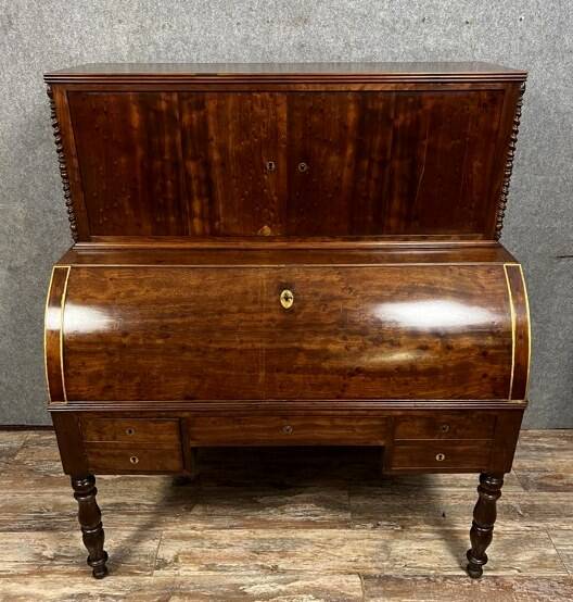 Bureau à cylindre époque Louis Philippe, Restauration en acajou moucheté