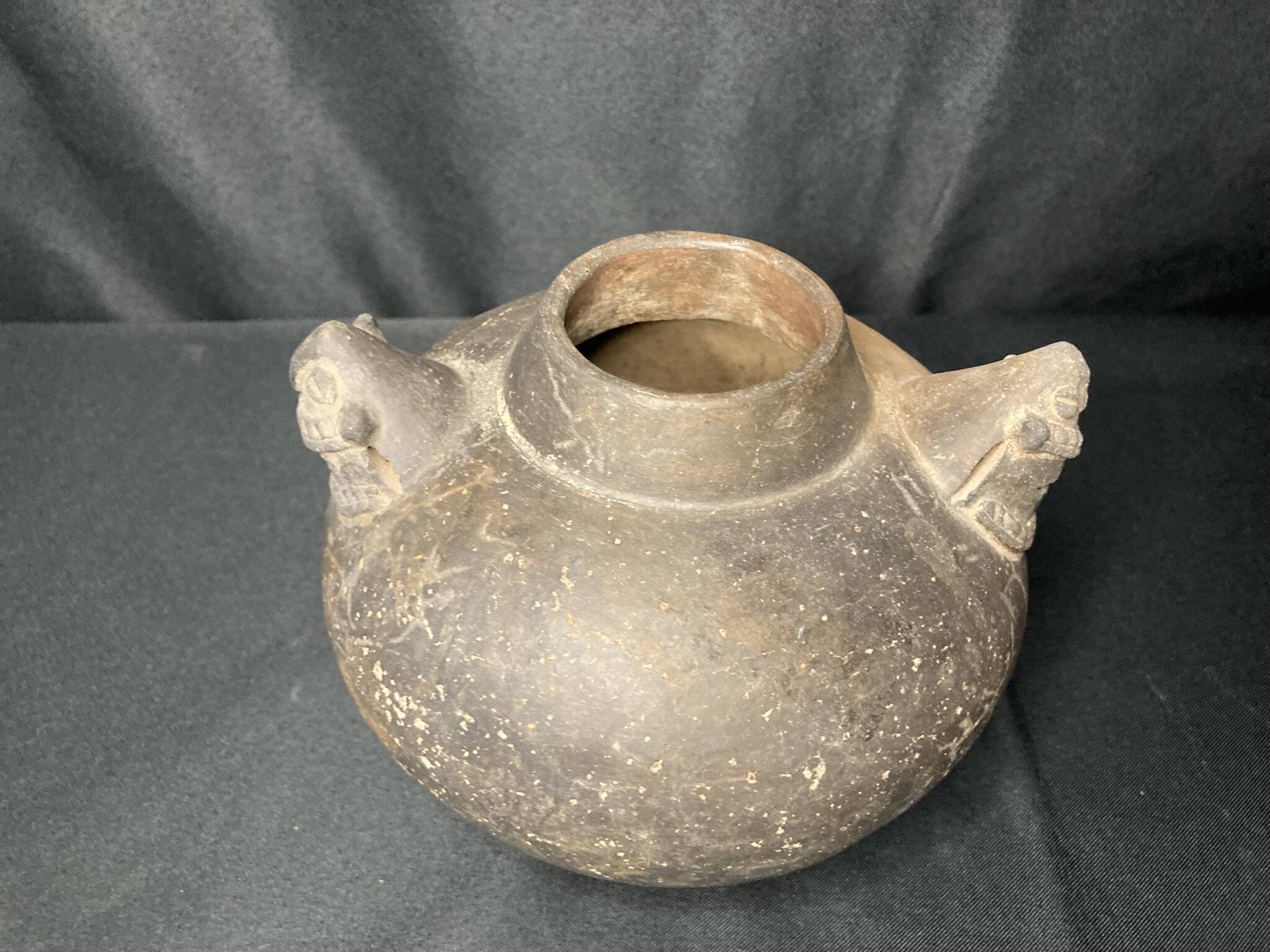 Ethnic art terracotta pot Coclé Panama early 20th century