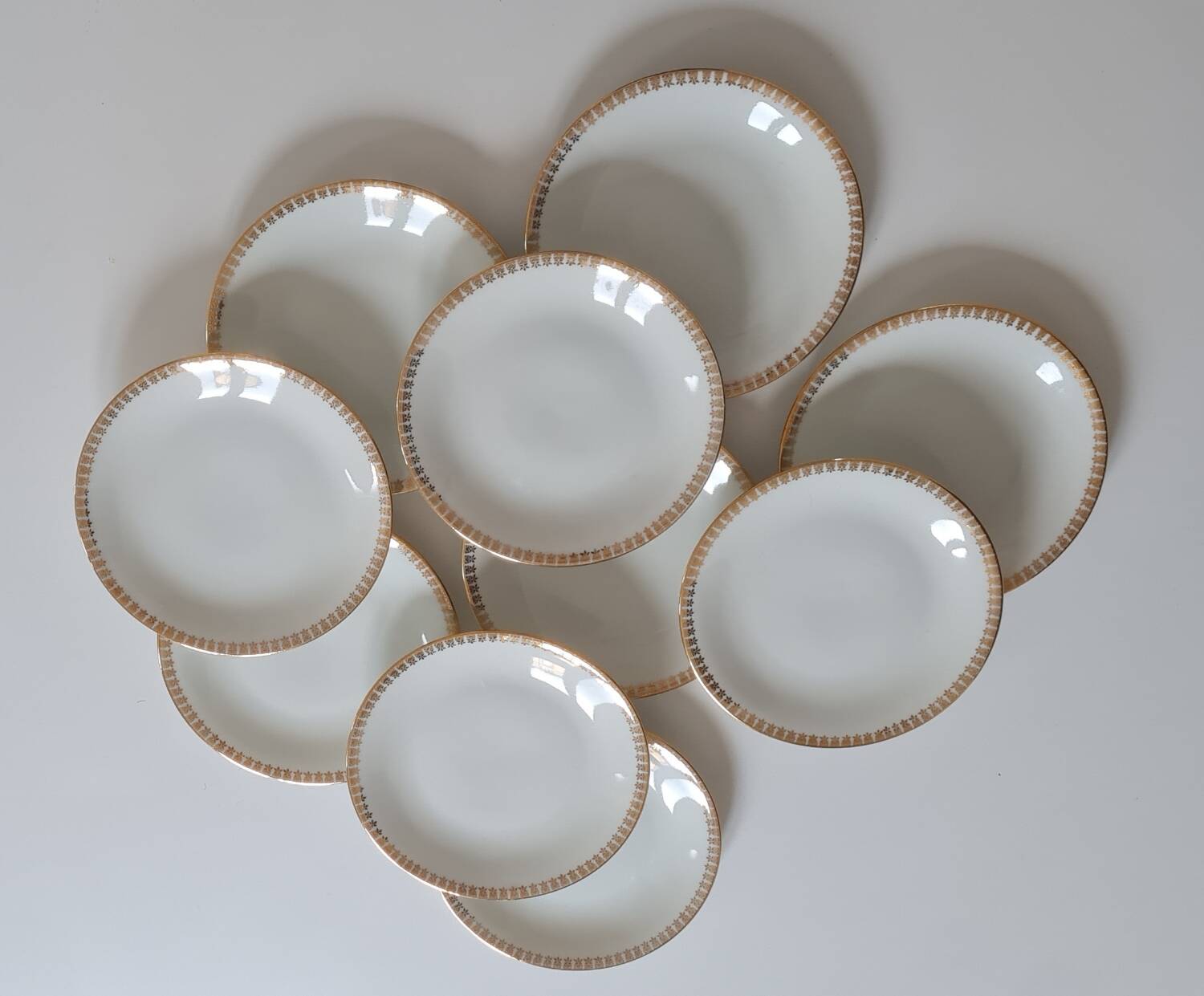 Set of 10 porcelain dessert plates