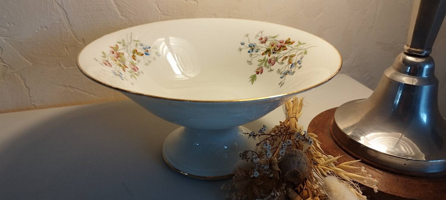 Porcelain fruit bowl with lions from Faïence Paris