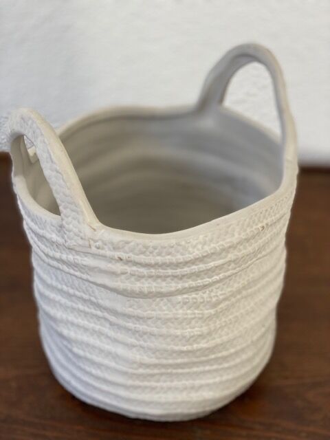 White basket pot cover