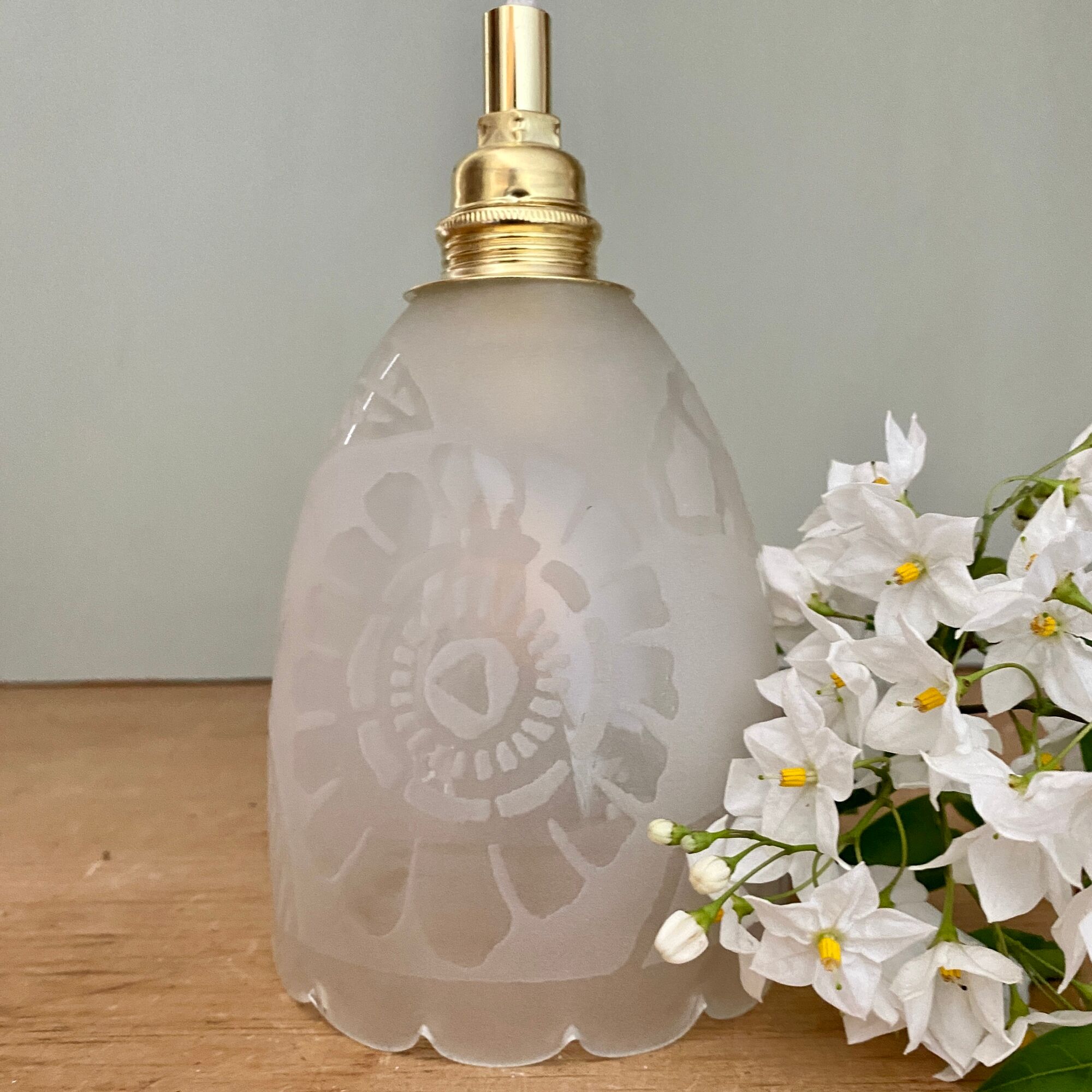 Vintage art deco tulip ride in frosted glass with flower designs