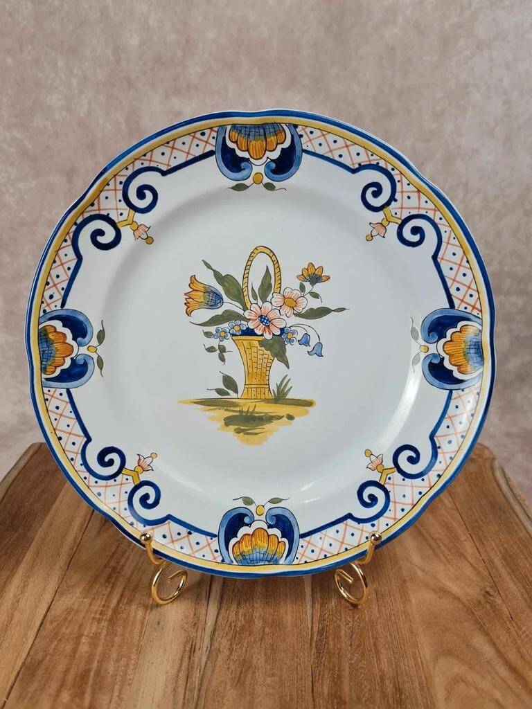 Assiette ancienne en faïence peinte main – panier fleuri
