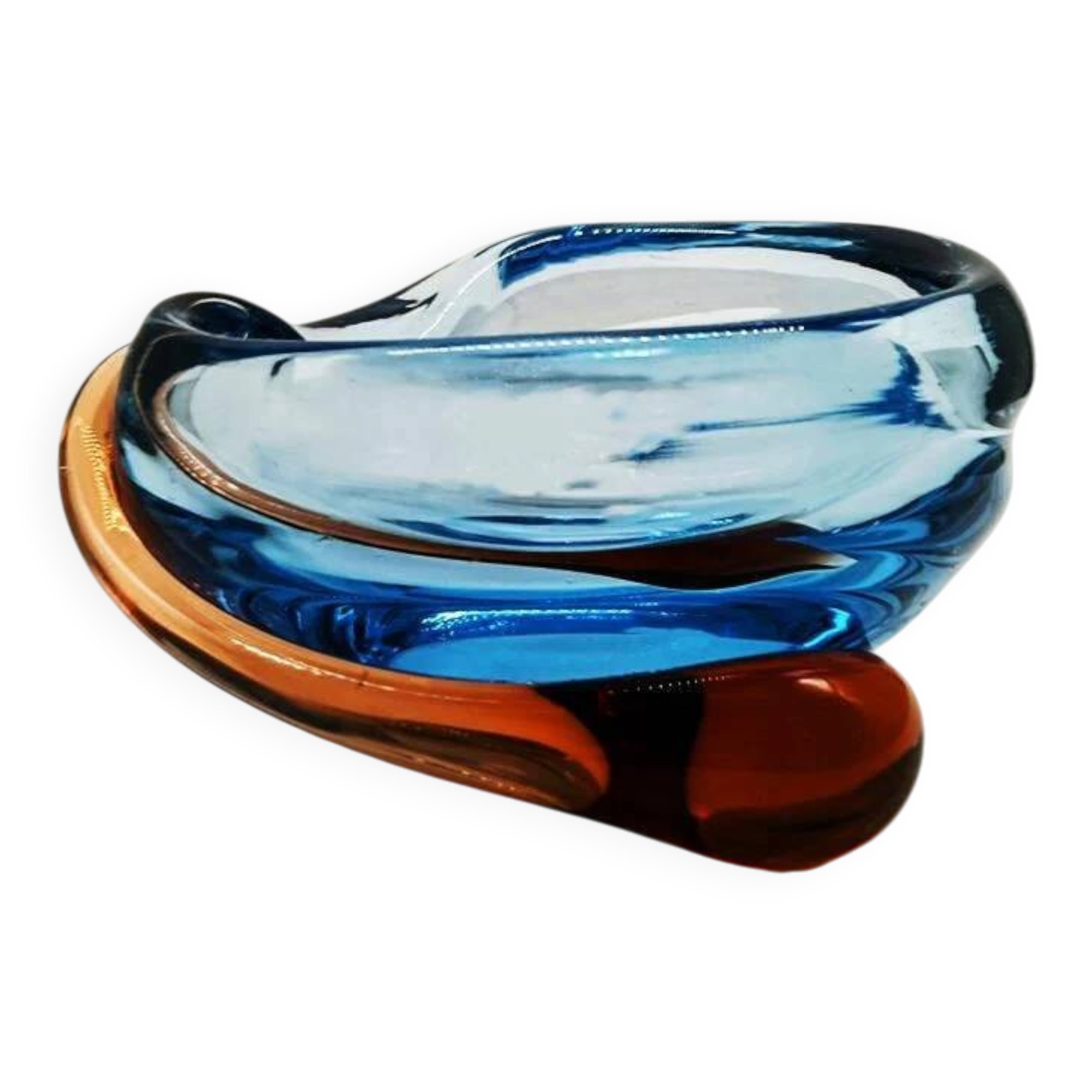 1960s ashtray or catch-all in blown and handcrafted Murano glass. Made in Italy.