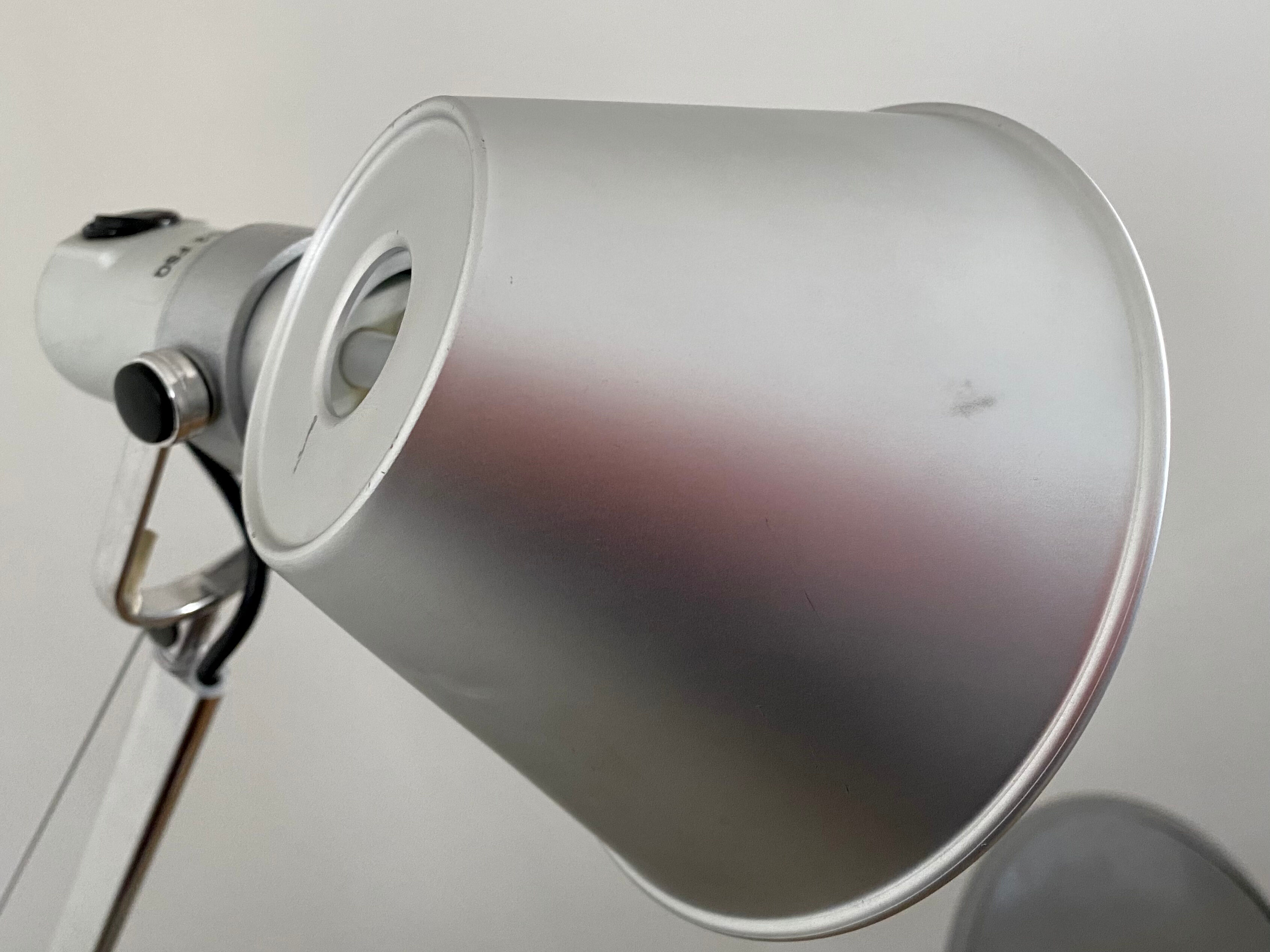 Artemide Tolomeo mini desk lamp on pliers and design Michele De Lucchi - Giancarlo Fassina