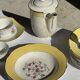 Lot de 19 grandes assiettes plates vintage jaunes fleurs roses liseré doré