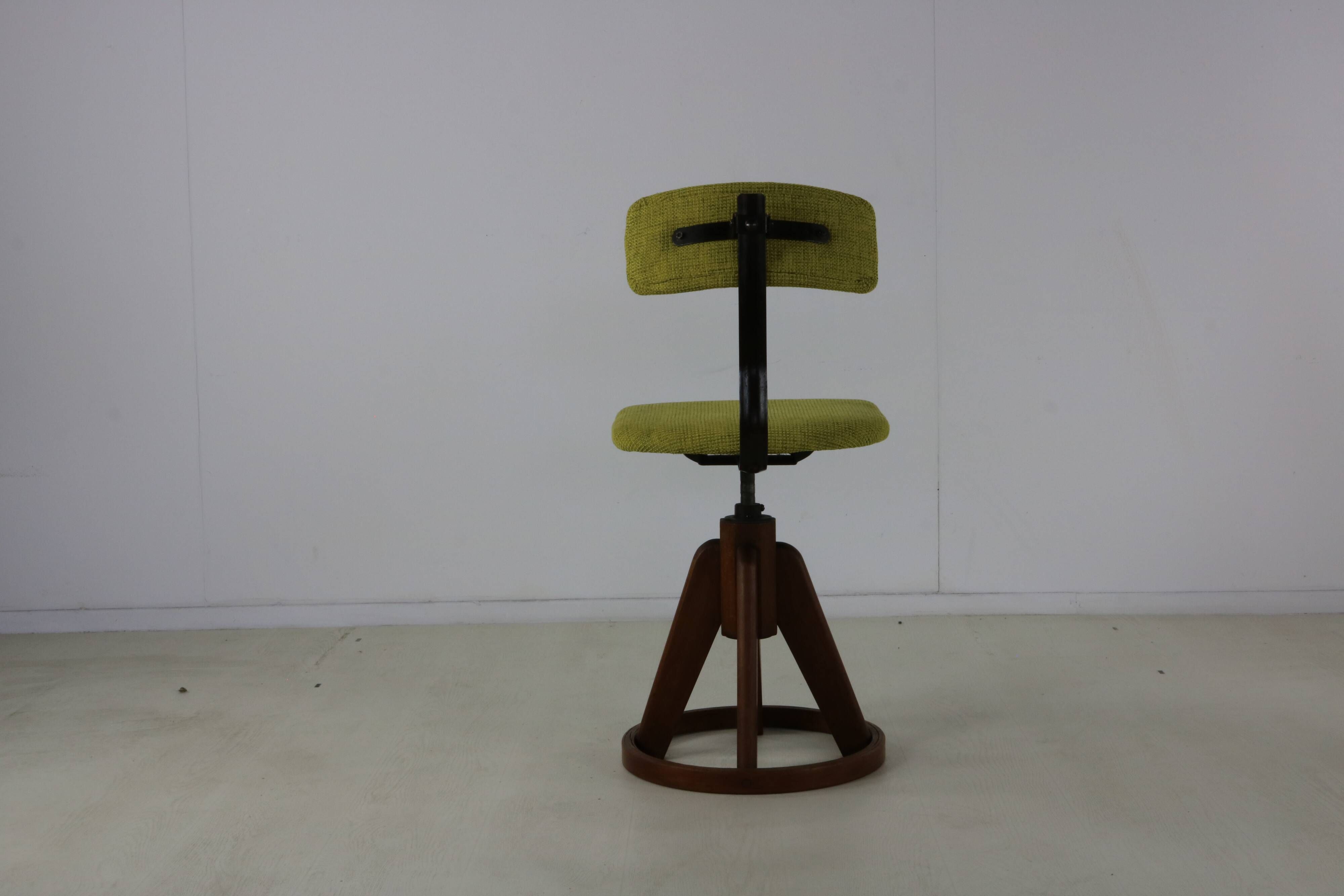 Fifties design working chair with stabilizing wooden ring base