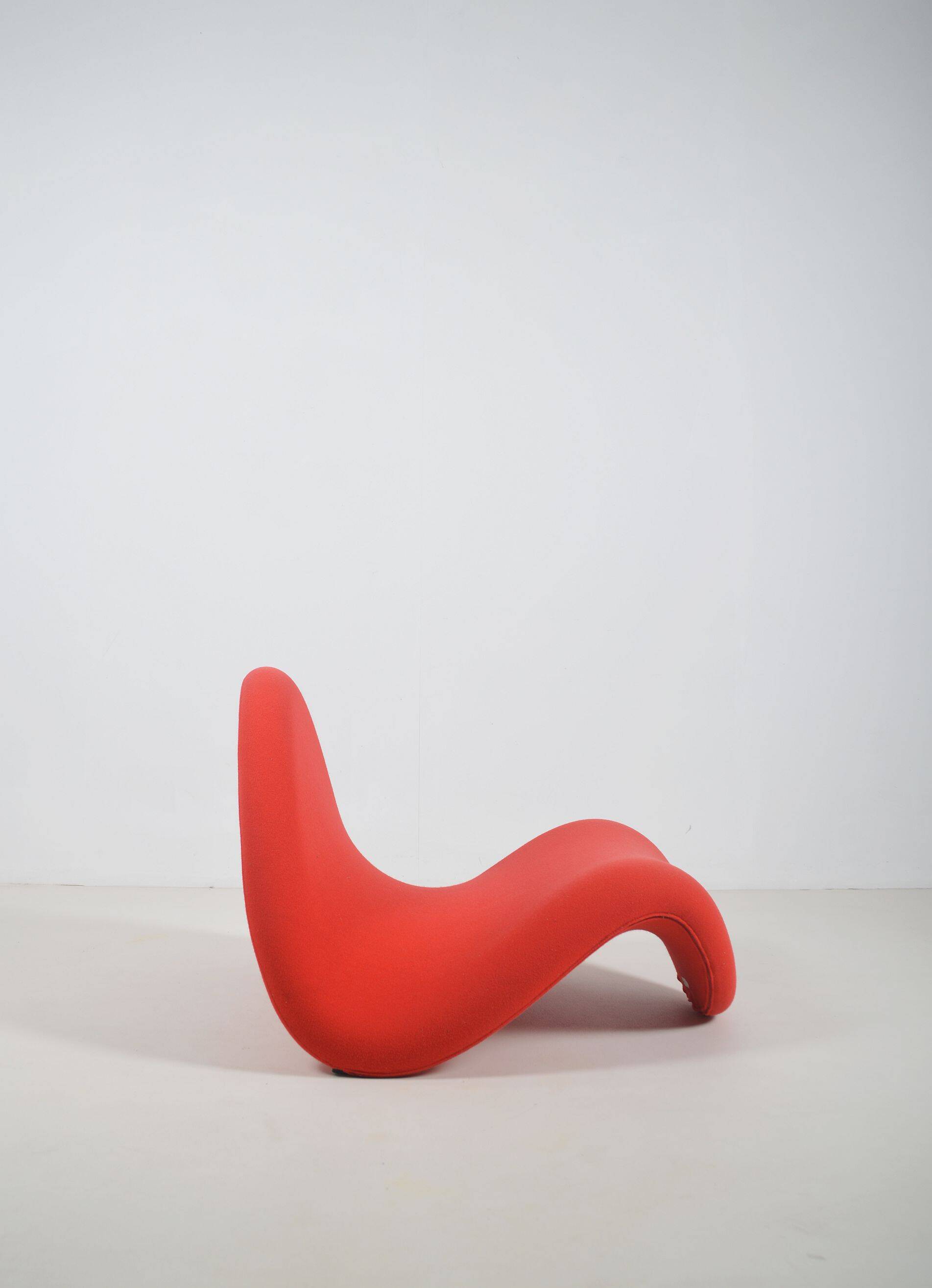 Red F577 Tongue designed by Pierre Paulin for Artifort