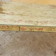 Lacquered wooden writing table, lacquered and painted, 18th century. Tuscan.