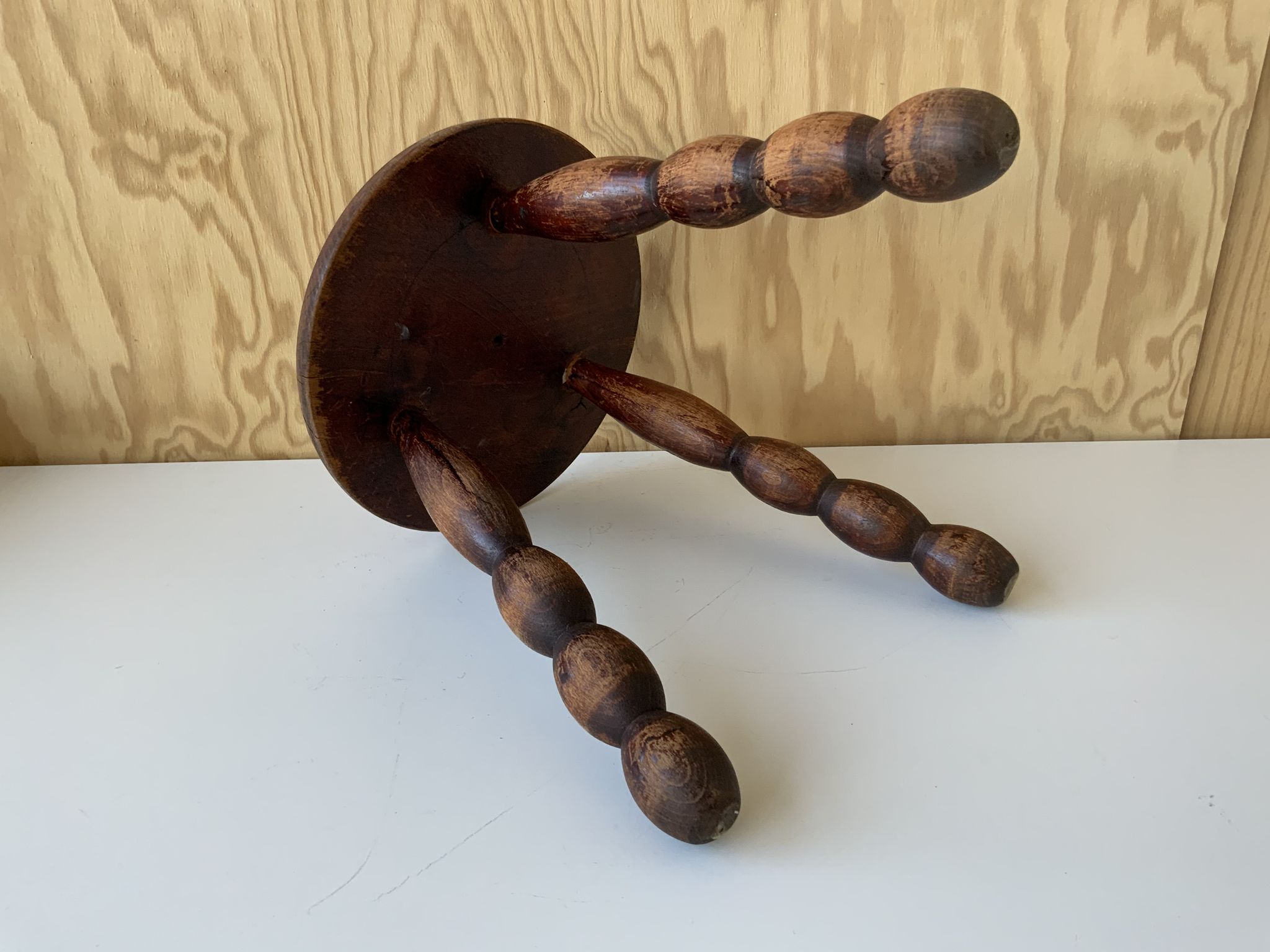 Tabouret tripode