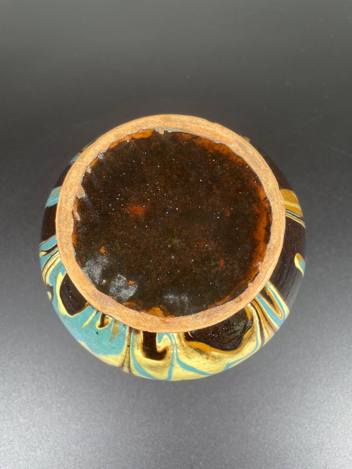 Black ball vase with handle, yellow blue marbled