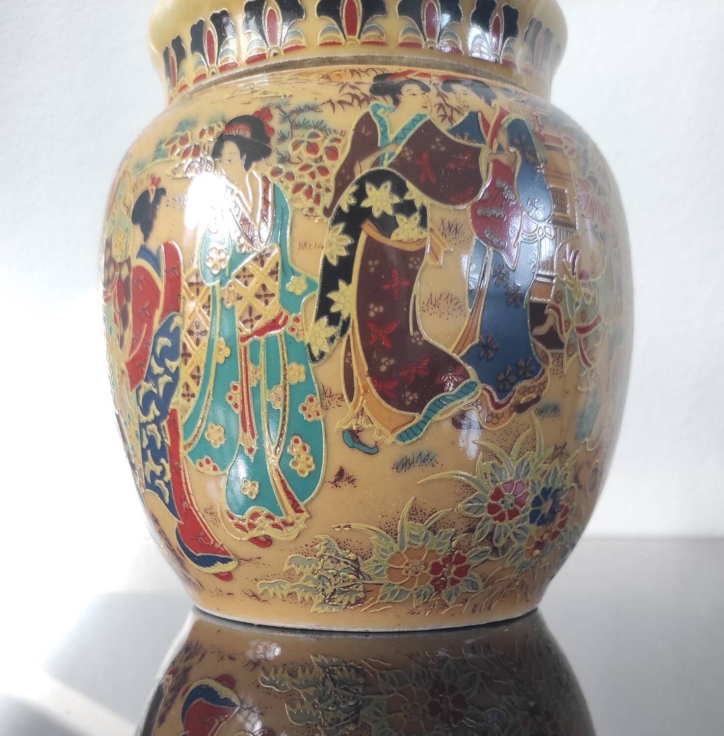 Ancien pot à gingembre style Satsuma • Décor Geishas & Dorures
