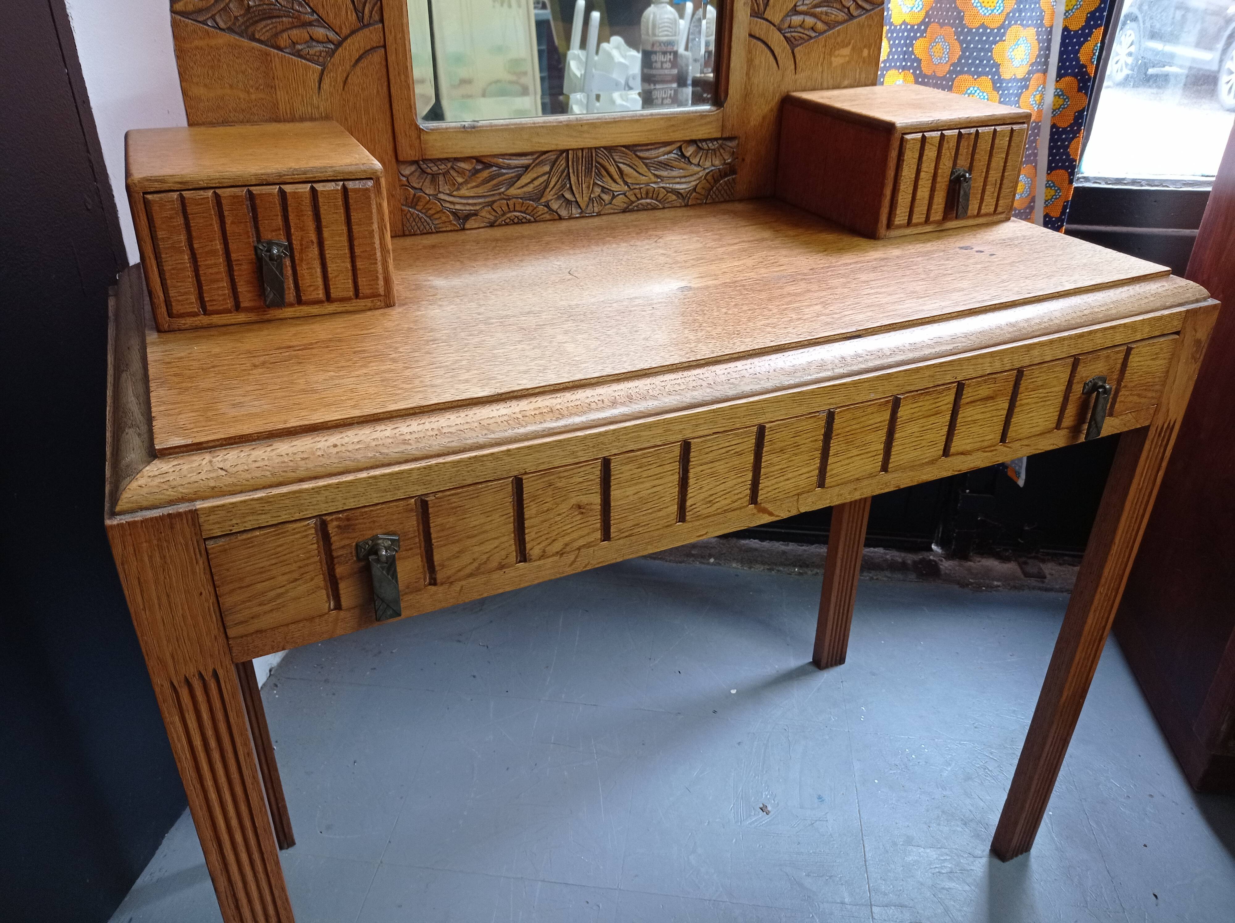 Art Deco hairdresser