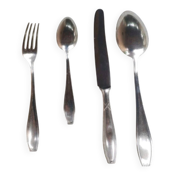 Silverware set for 6 place settings, weighing 4 kilos.