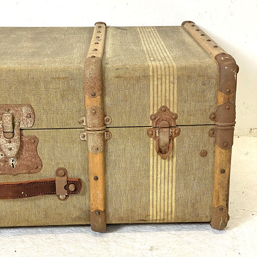 Travel trunk 30s
