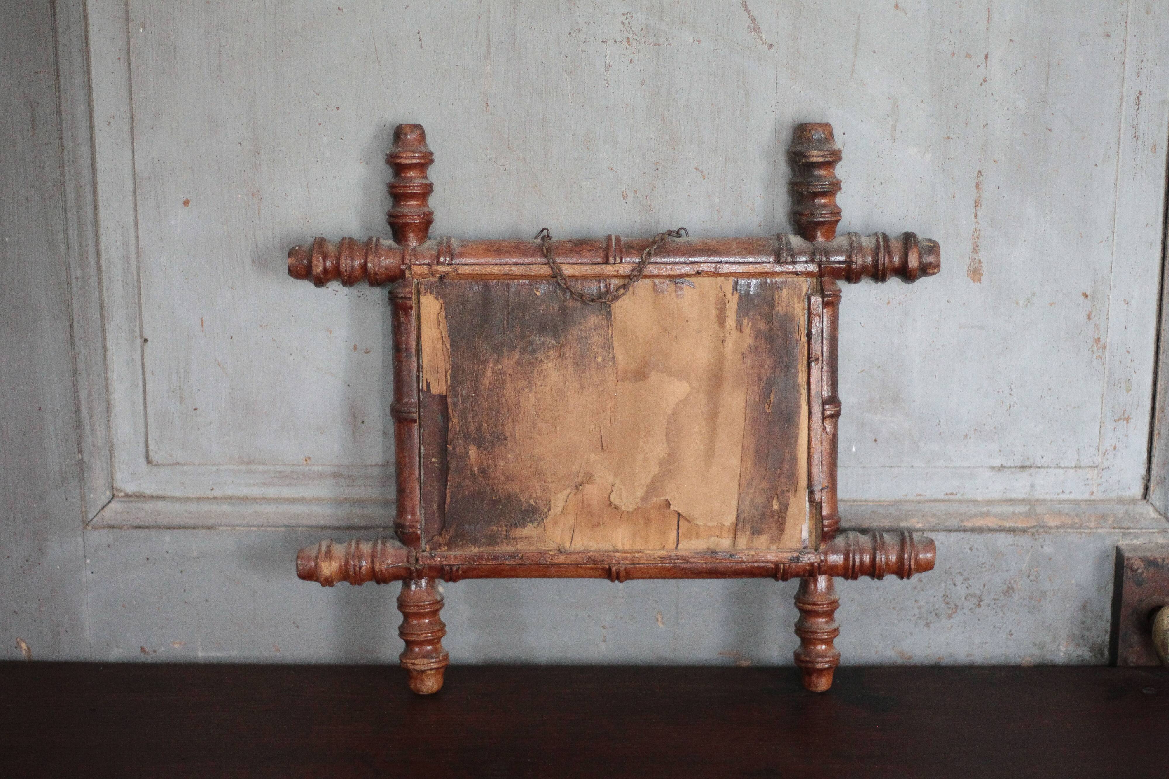 Wooden bamboo imitation mirror, antique mirror, hanging mirror.