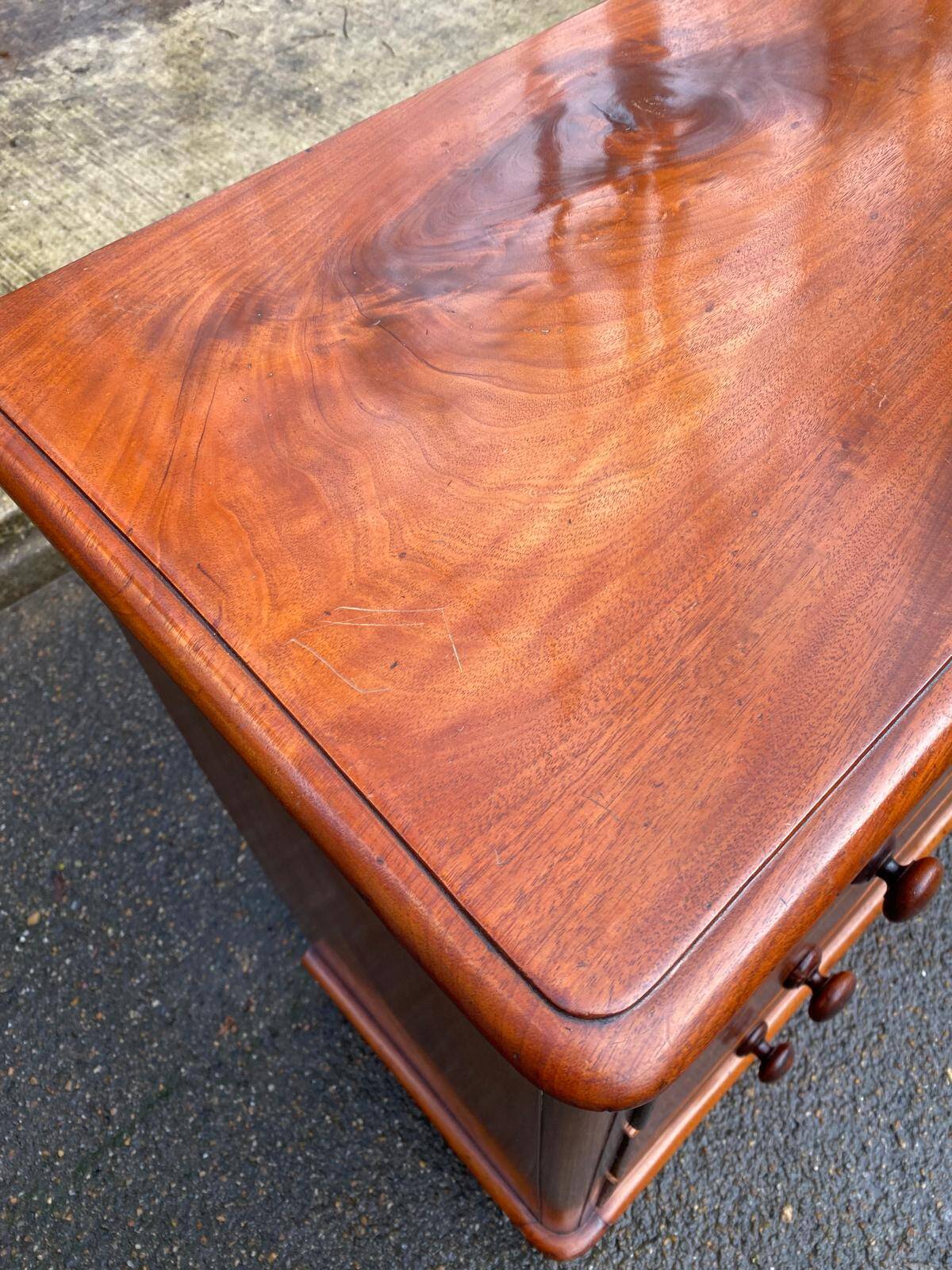 Victorian English commode in solid wood