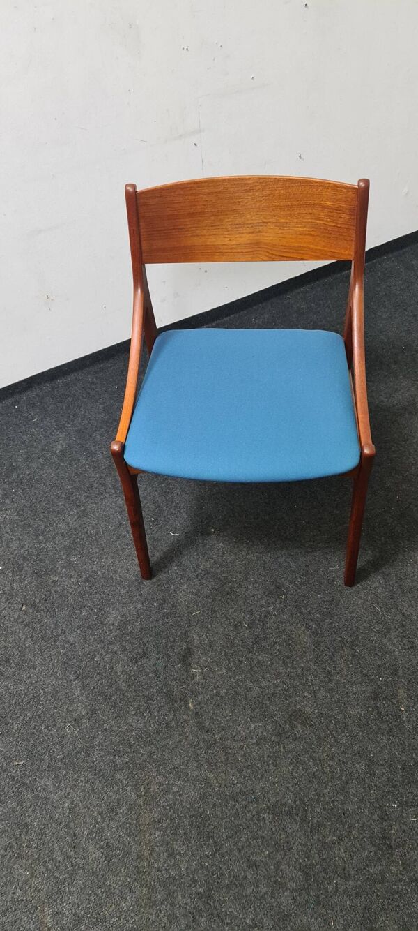 A set of 6 Vintage Danish design dining chairs by Vestervig Eriksen