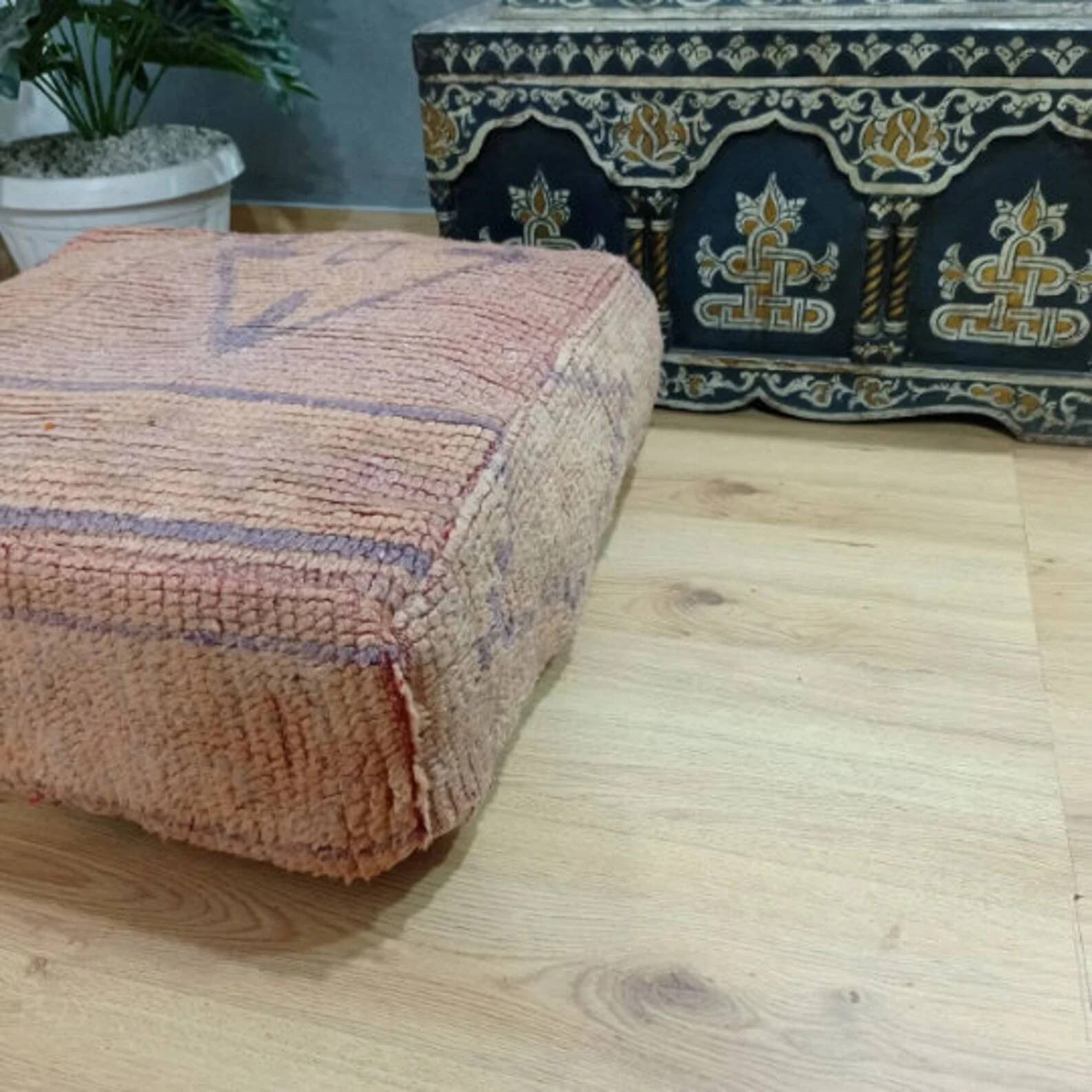 Handmade Berber pouf in wool 60 X 60 X 20 CM