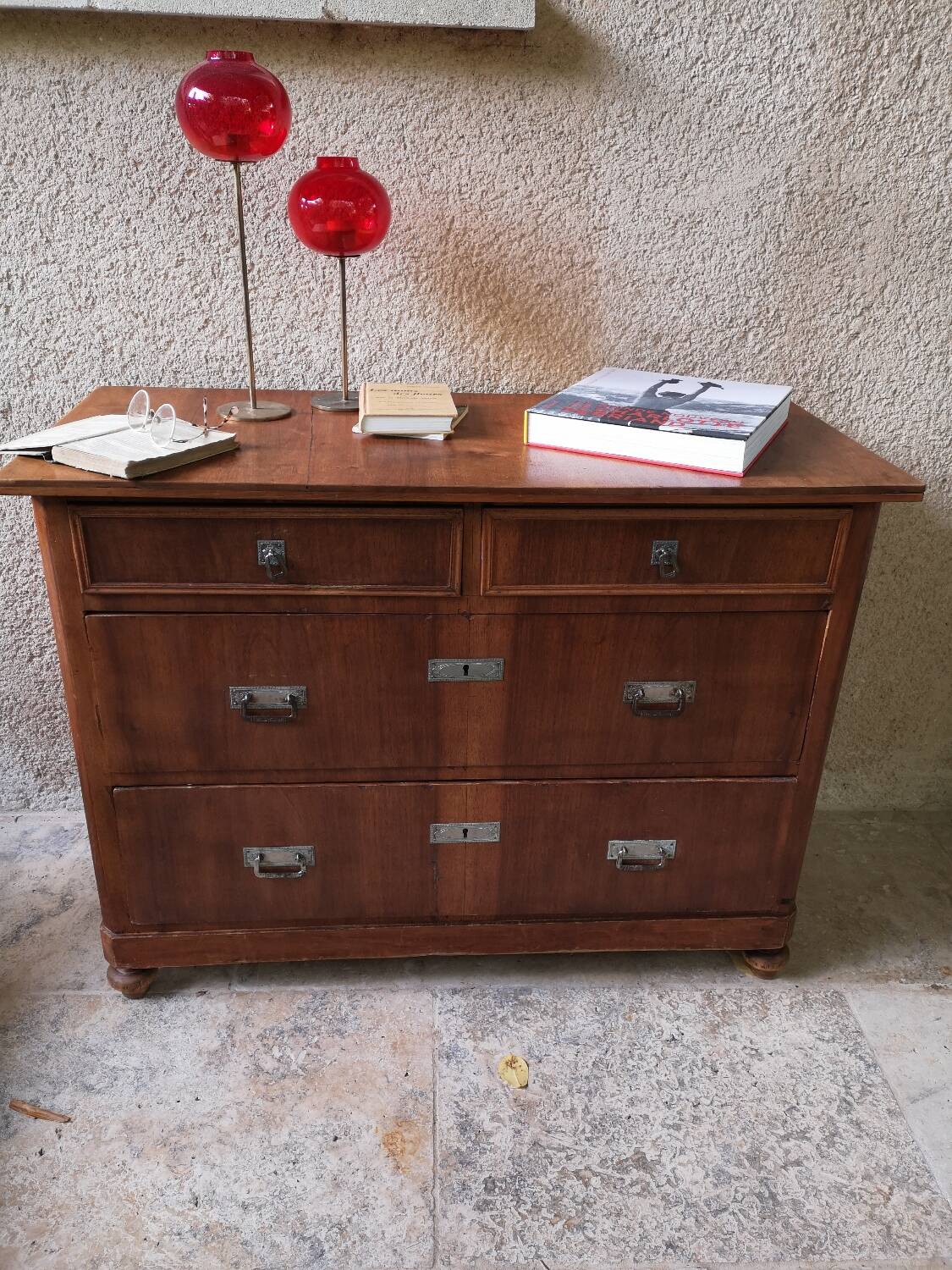 Antique chest of drawers in wood and veneer