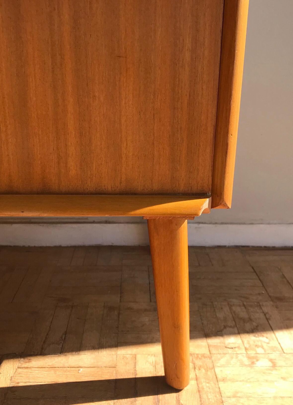 Compass feet chest of drawers from the 1960s