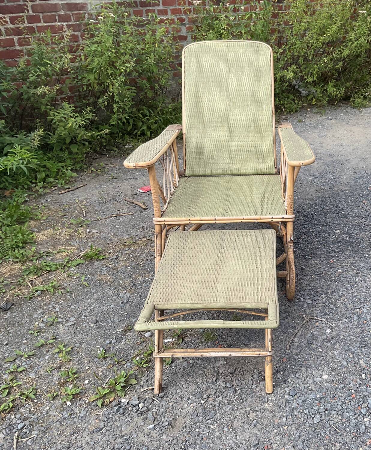 Vintage wicker rattan lounge chair