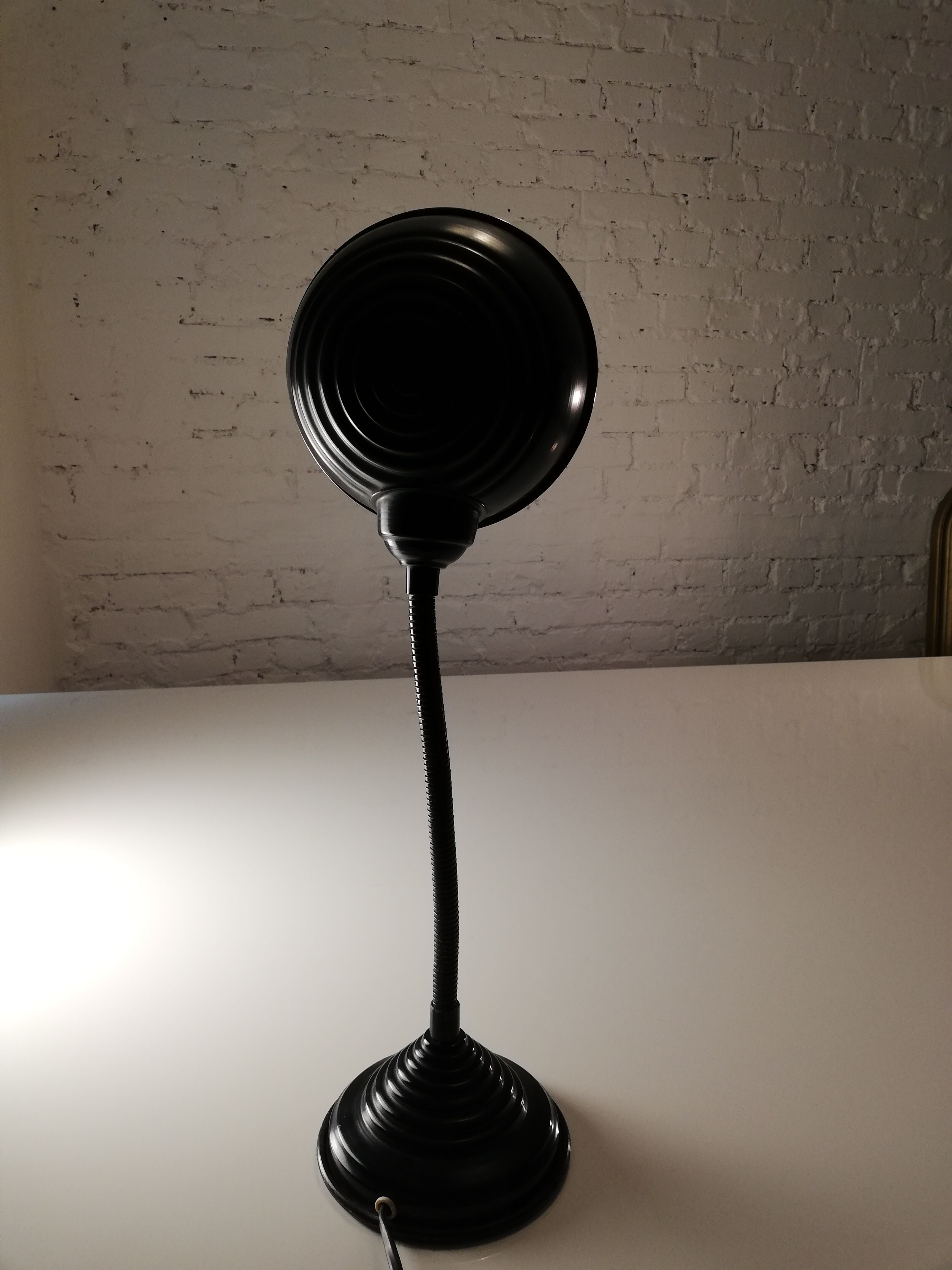 Desk lamp