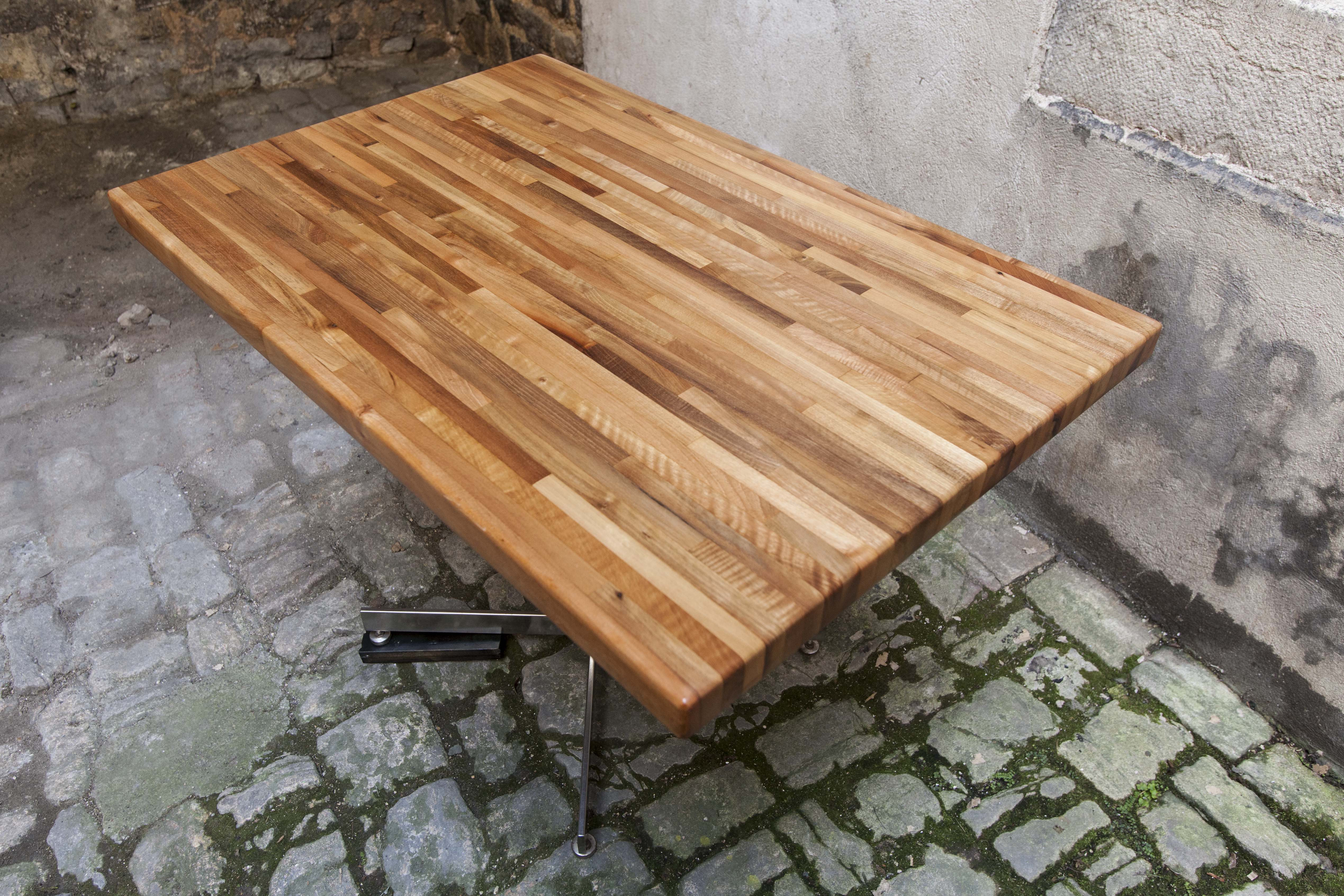 Table en noyer lamellé collé des années 60