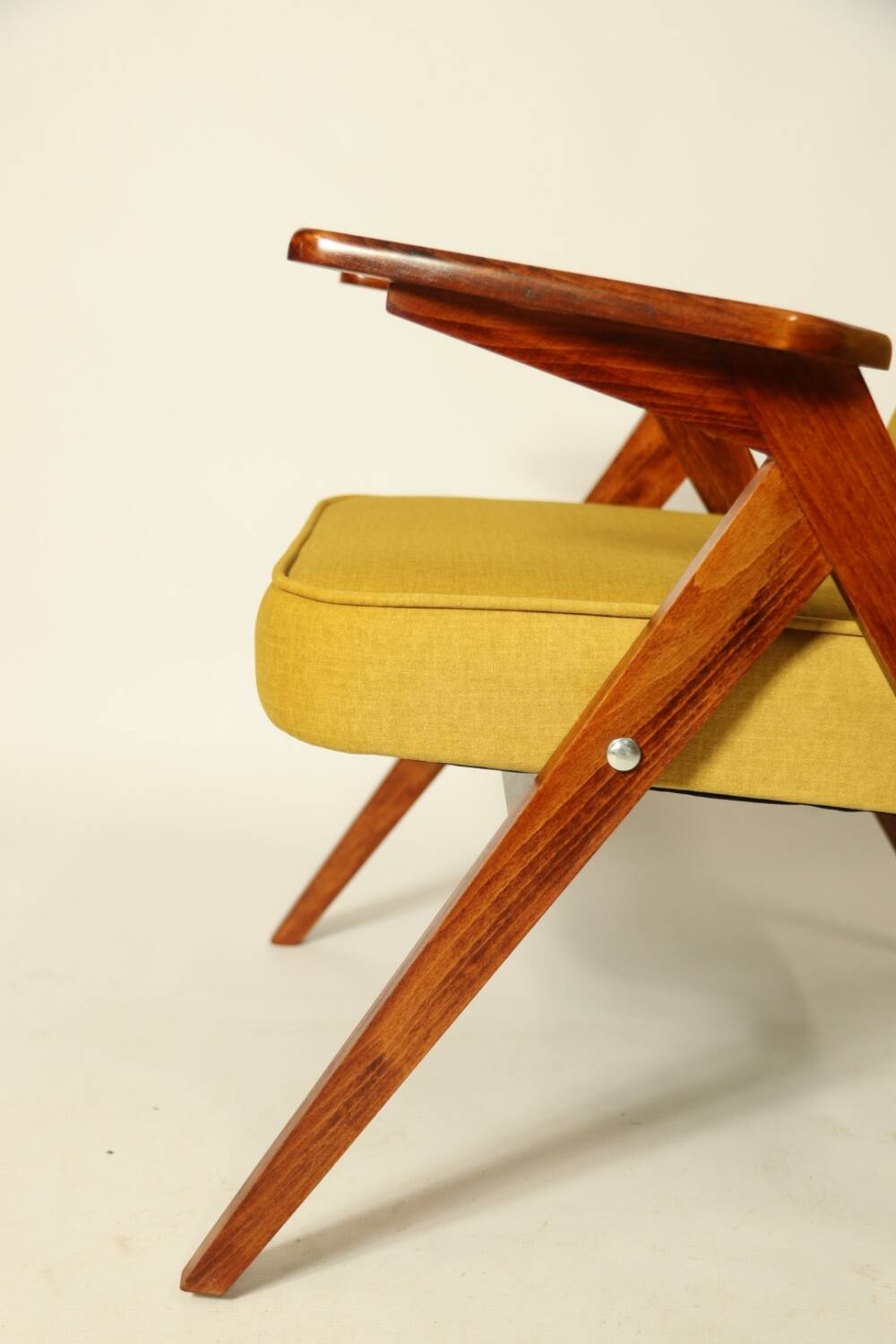 Scandinavian fauteuil jaune rétro  1970 milieu de siècle modern design chaise de salon
