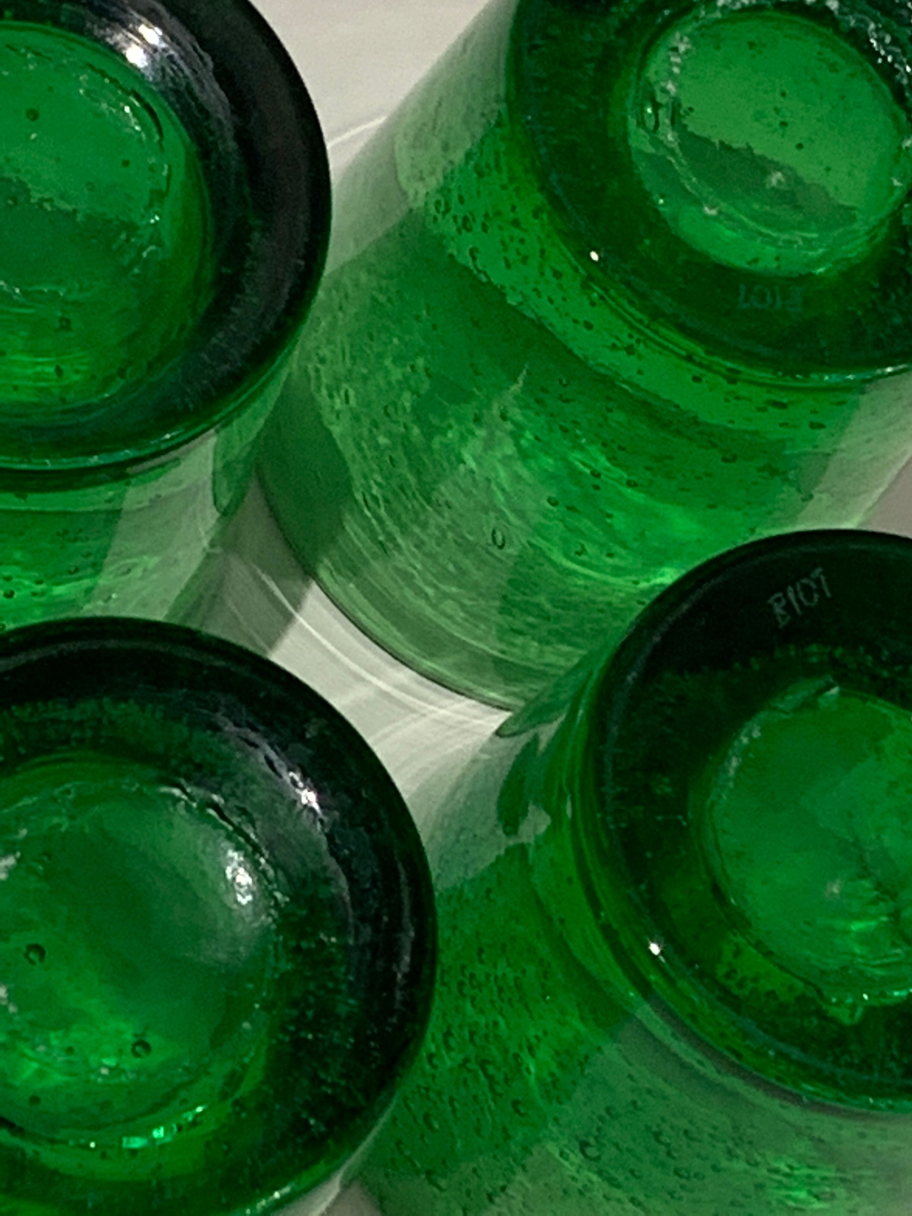 6 green whiskey glasses, bubbles and Biot soufflés