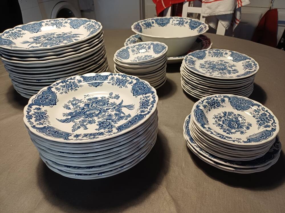 Windsor English service and pottery