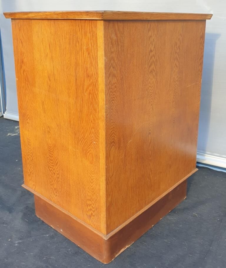 1950's store checkout counter with Bakelite mint