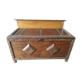 Solid wood chest