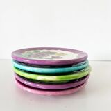 Lot de 5 assiettes en barbotine fleurs Vallauris 1950