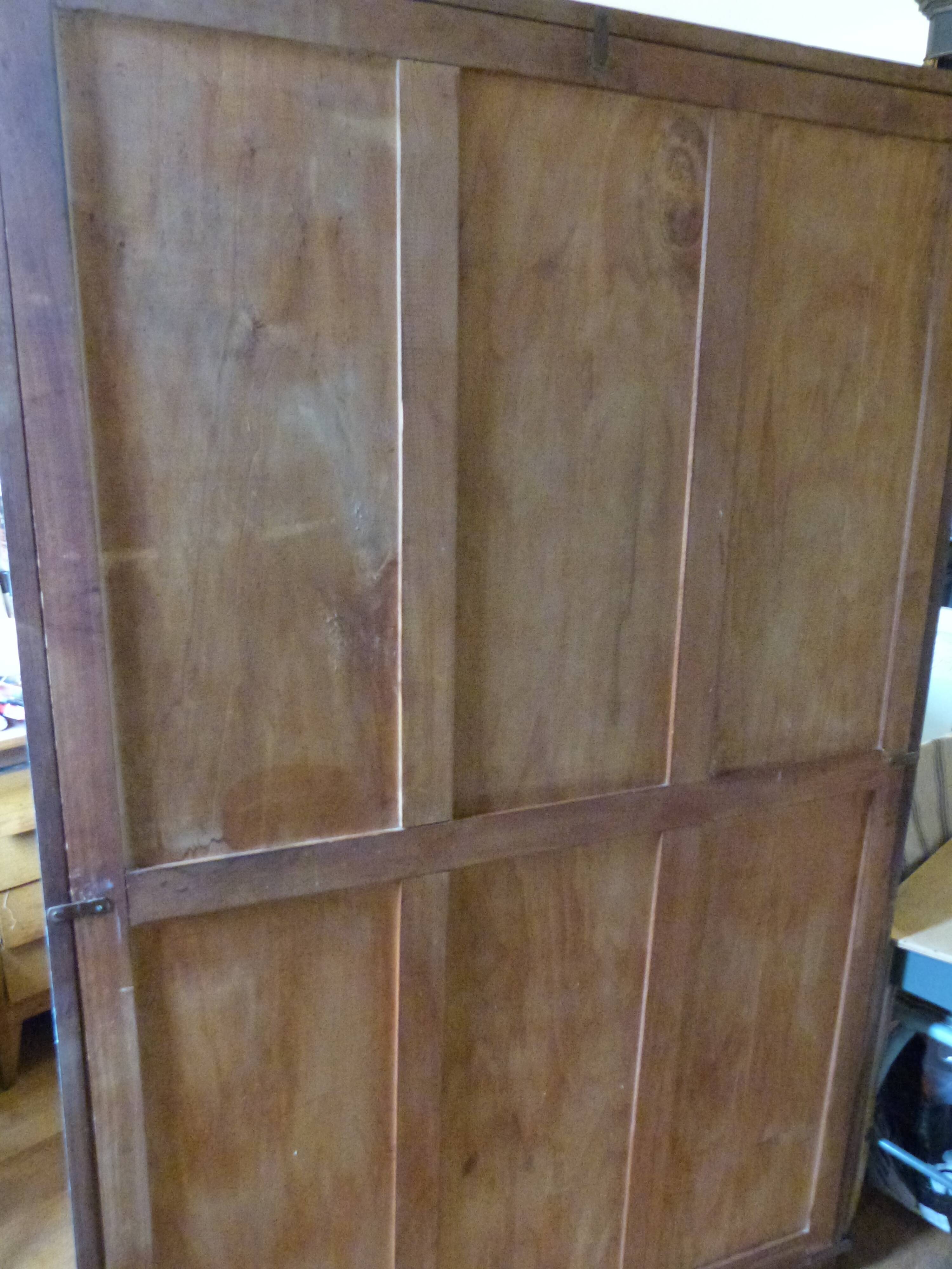 Armoire parisienne