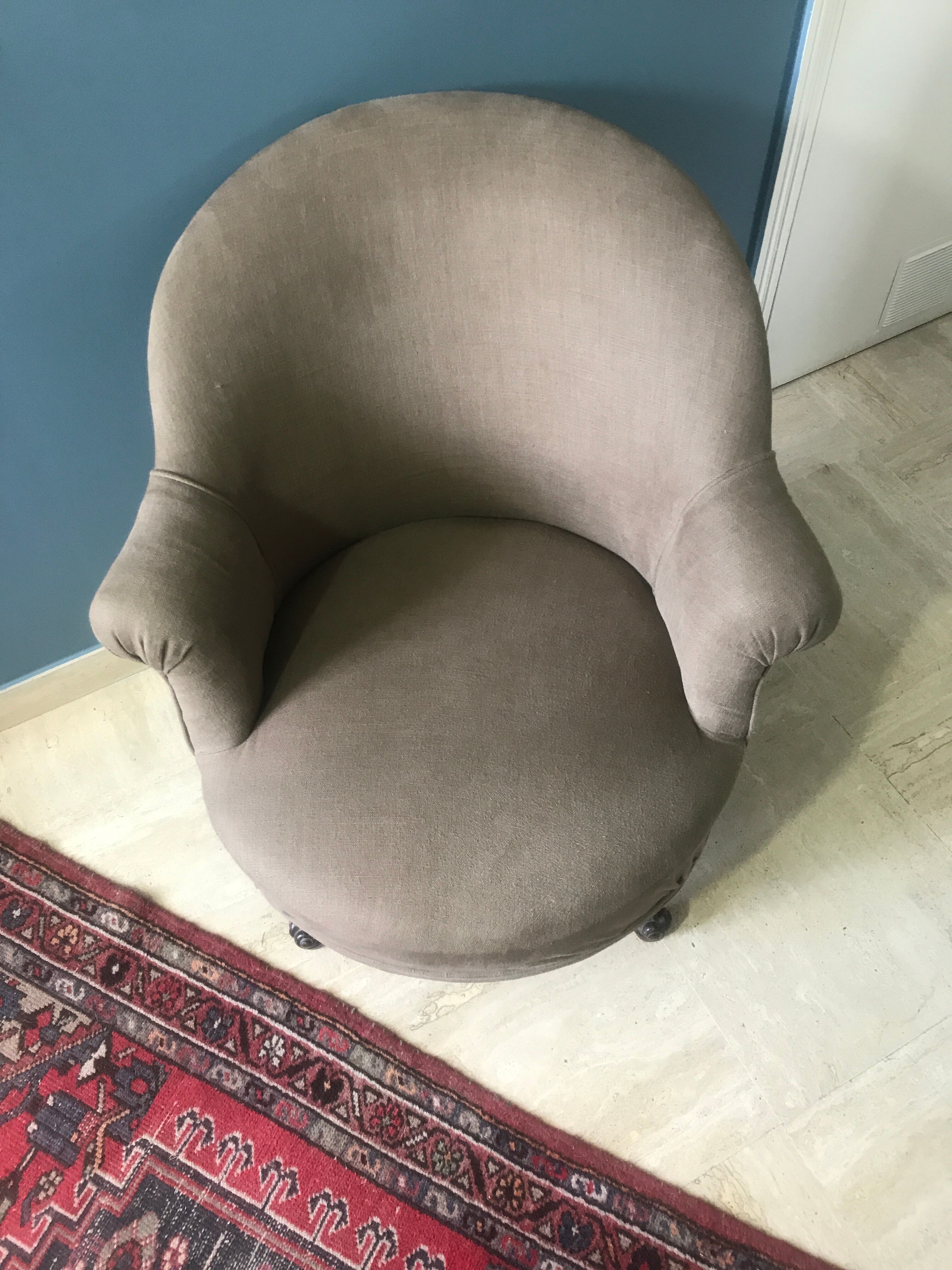 Old toad chair