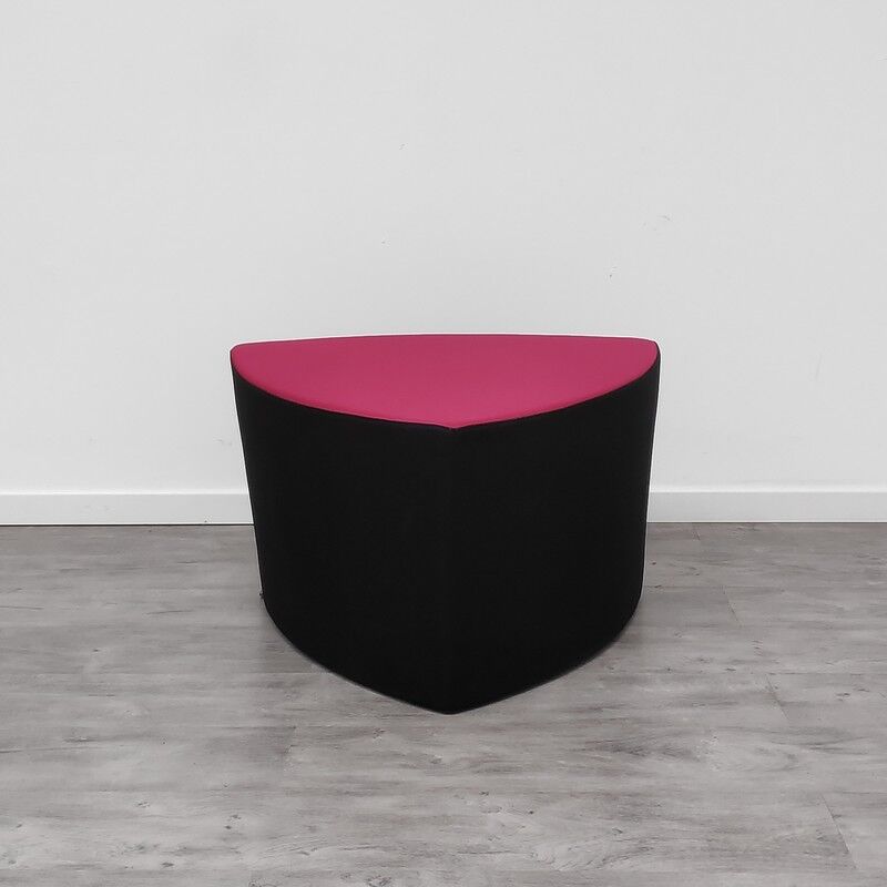Kastel Kensho triangular pouf in Black fabric / Fushia