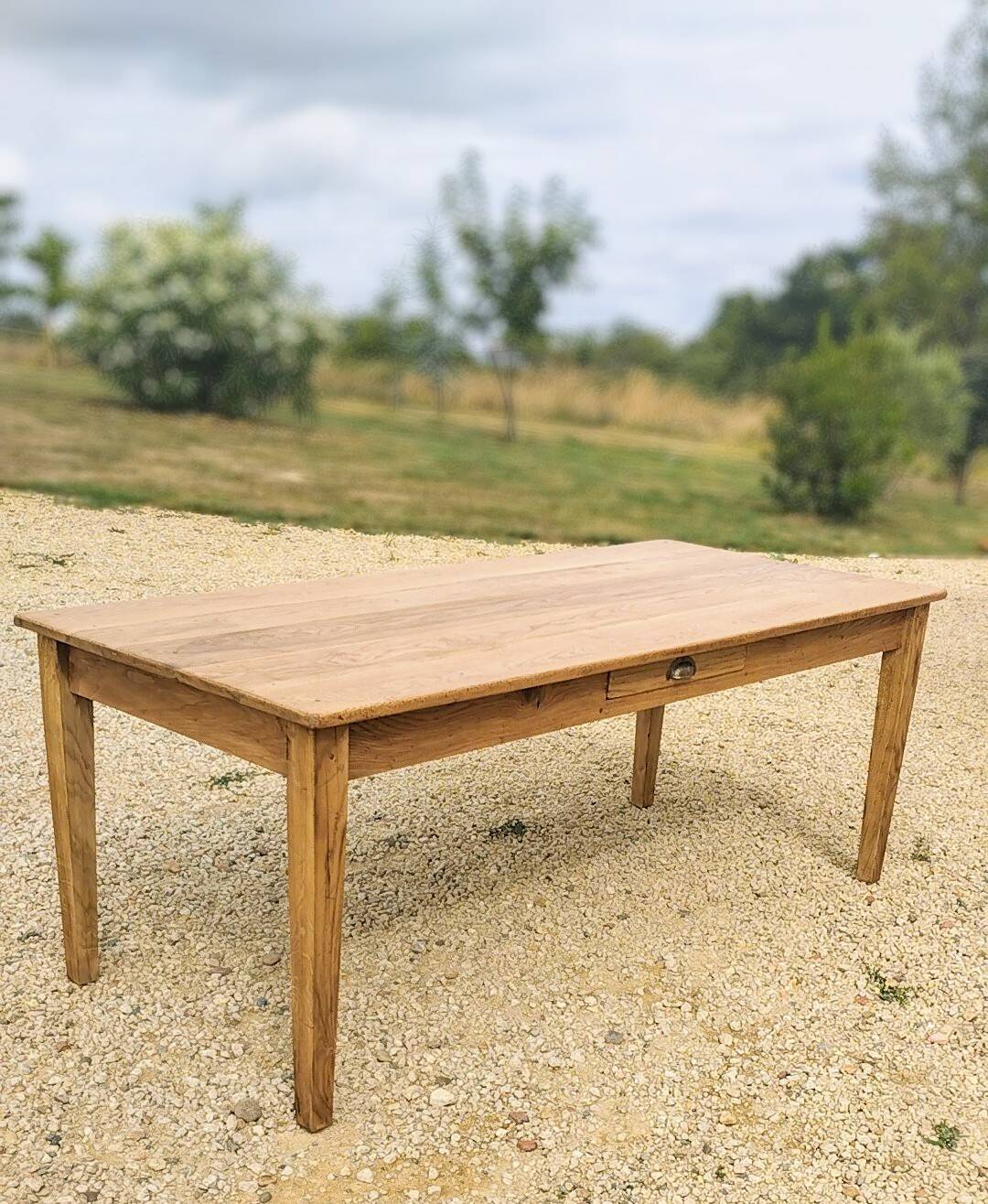 Rustic farmhouse table in solid oak with antique patina finish 200 x 90