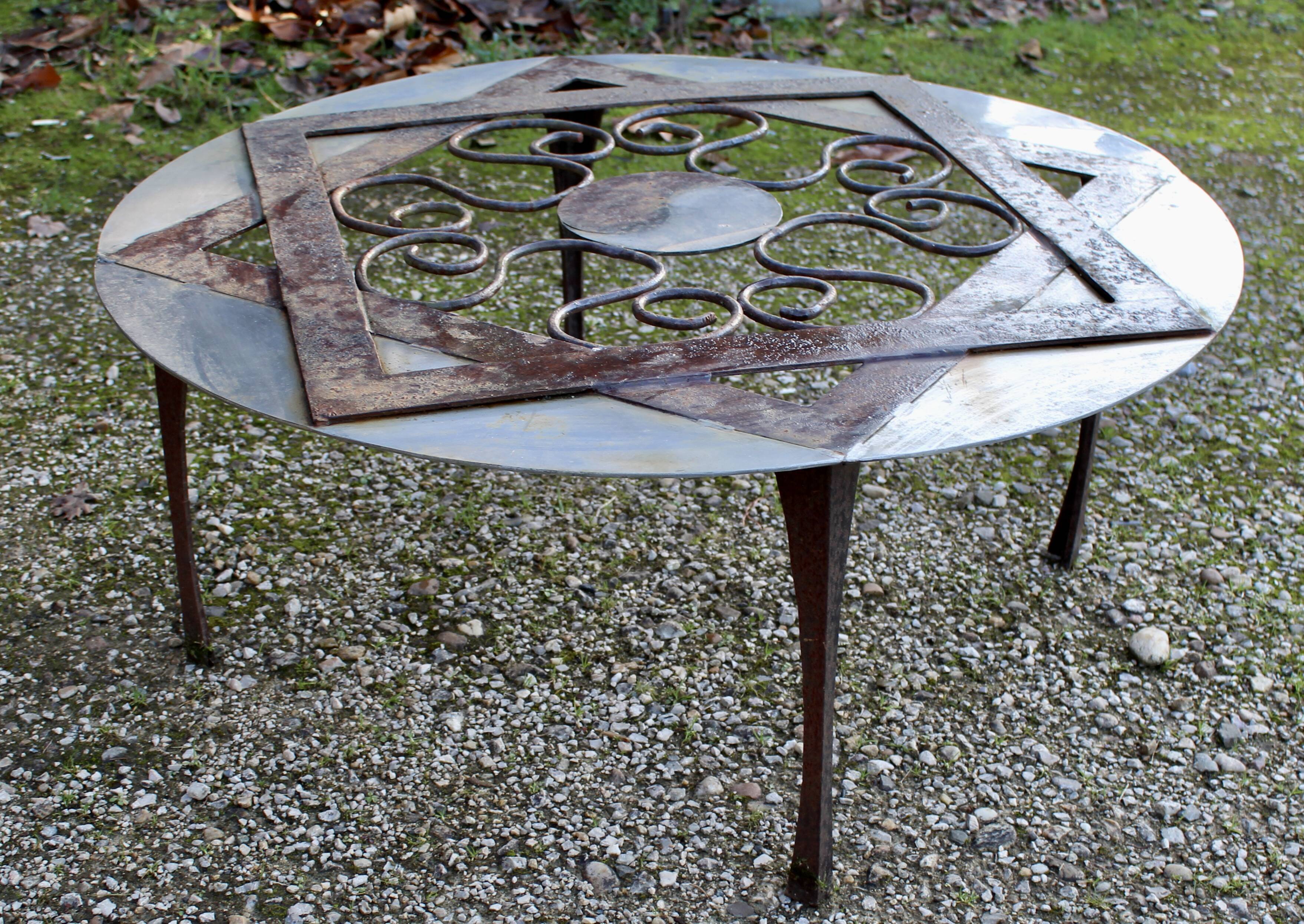 Outdoor iron table with yin yang decoration