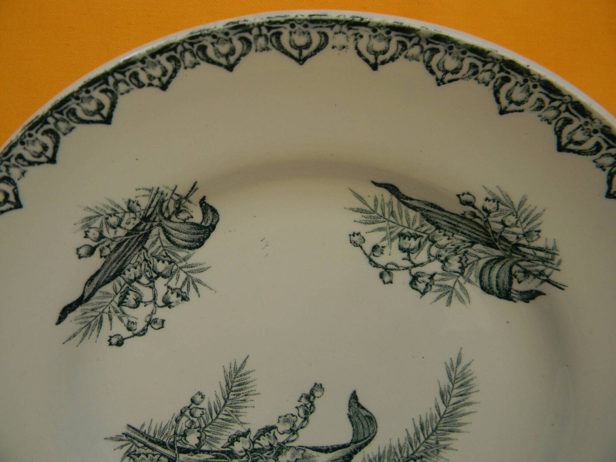 Set of 4 flat plates in saint amand earthenware. lily of the valley decor.