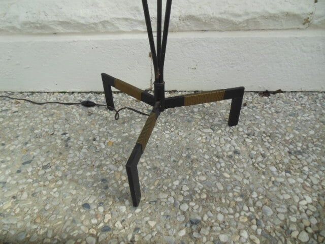 Vintage tripod lamppost