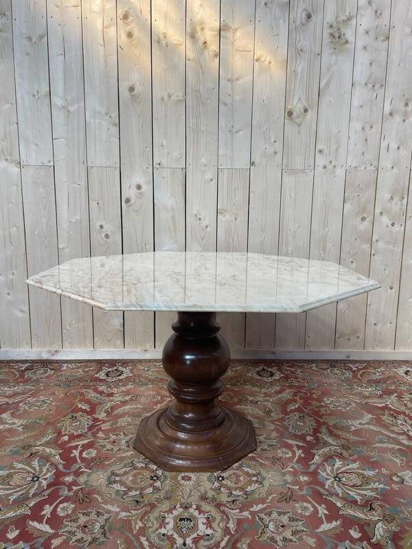 Table octogonale plateau marbre et pied en bois