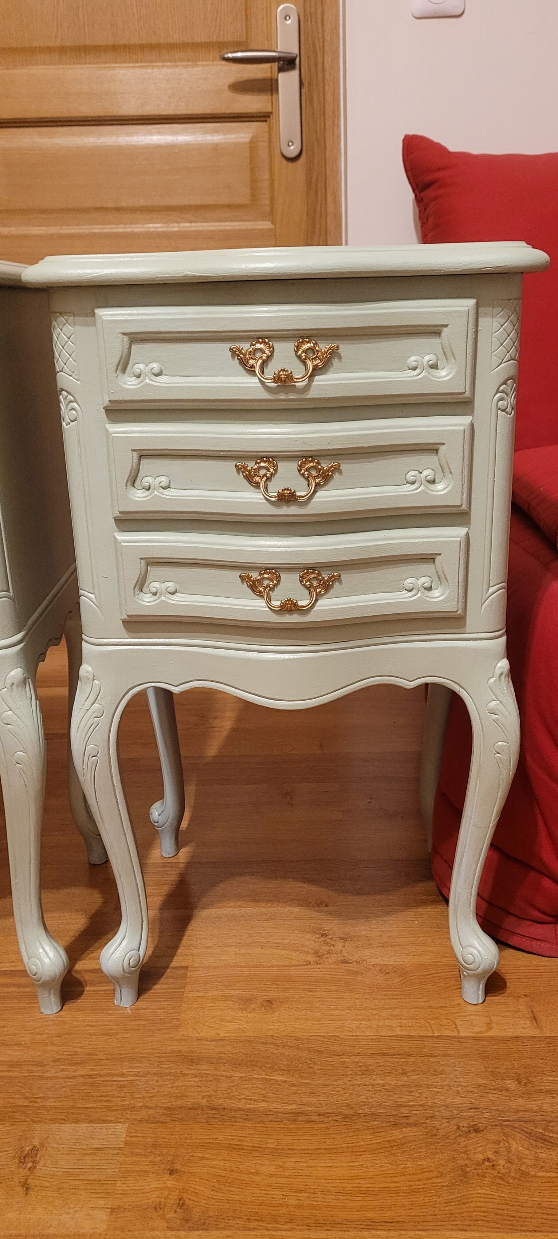 2 bedside tables